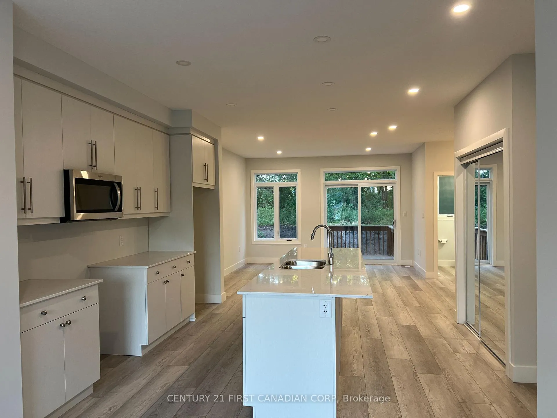 Photo 5 of Unit 37, 990 Deveron Crescent, London, South J — HOMEH