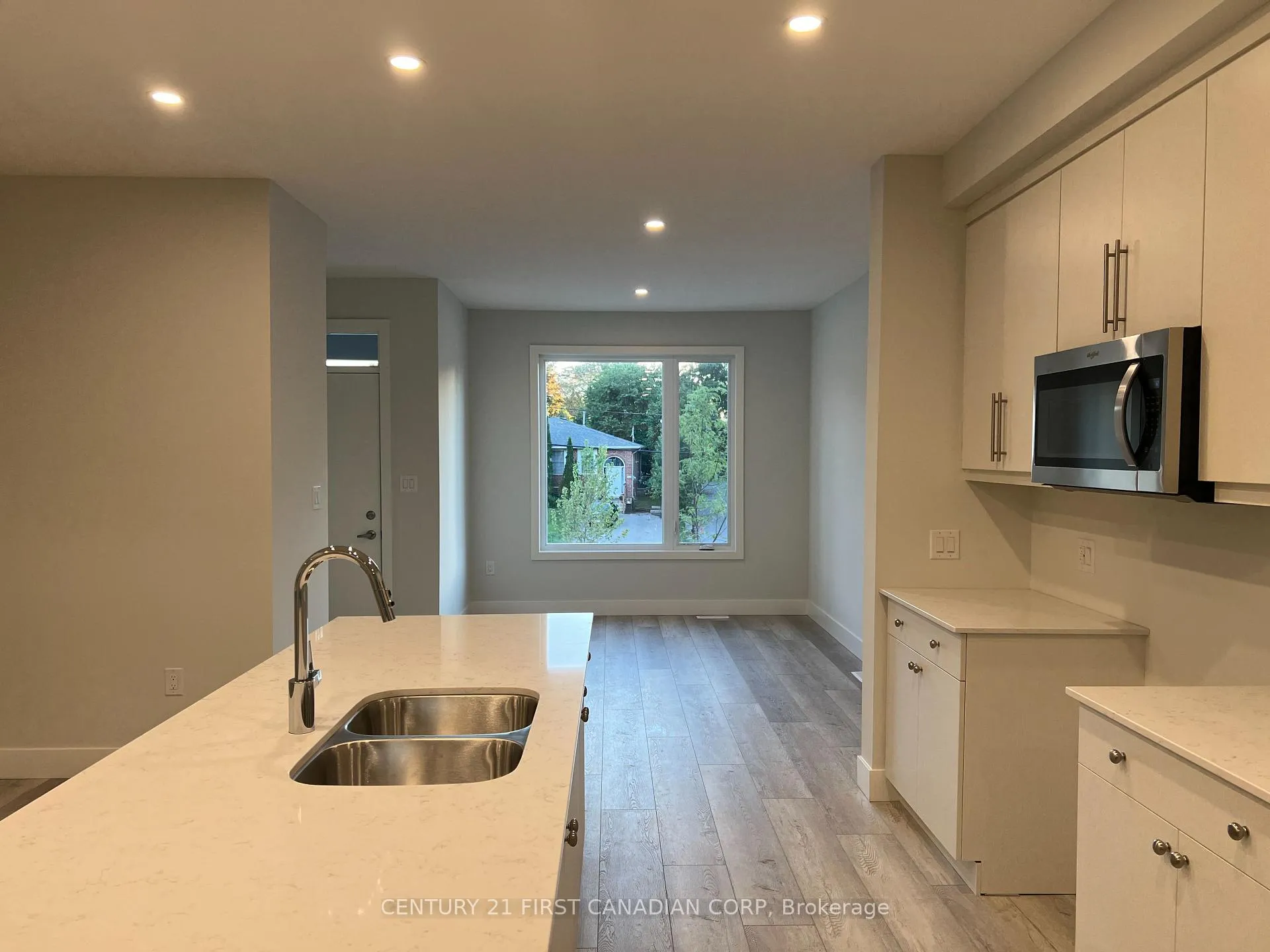 Photo 9 of Unit 37, 990 Deveron Crescent, London, South J — HOMEH