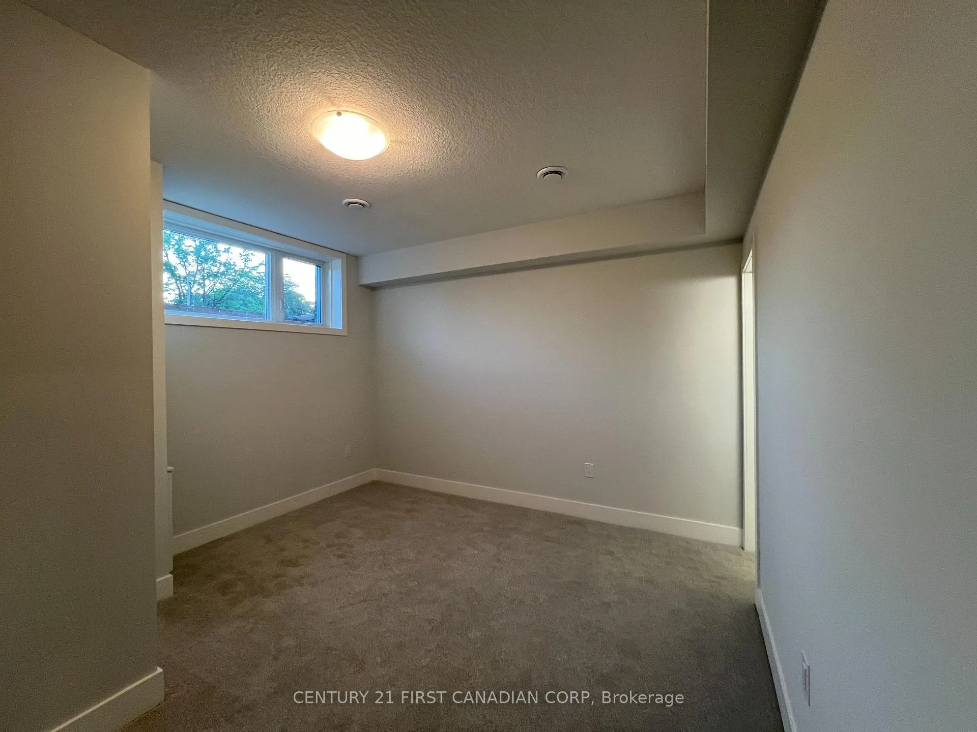 Photo 17 of Unit 37, 990 Deveron Crescent, London, South J — HOMEH