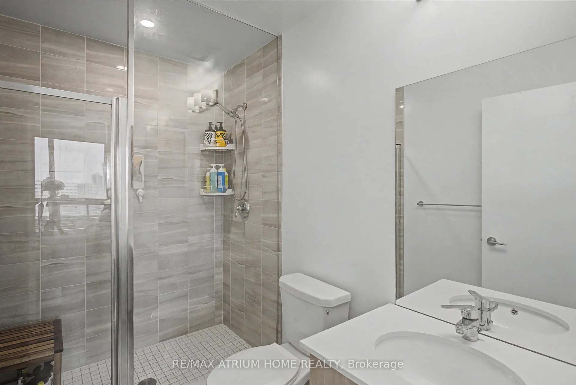 Photo 5 of Unit 702, 1480 Bayly Street, Pickering, Bay Ridges — HOMEH