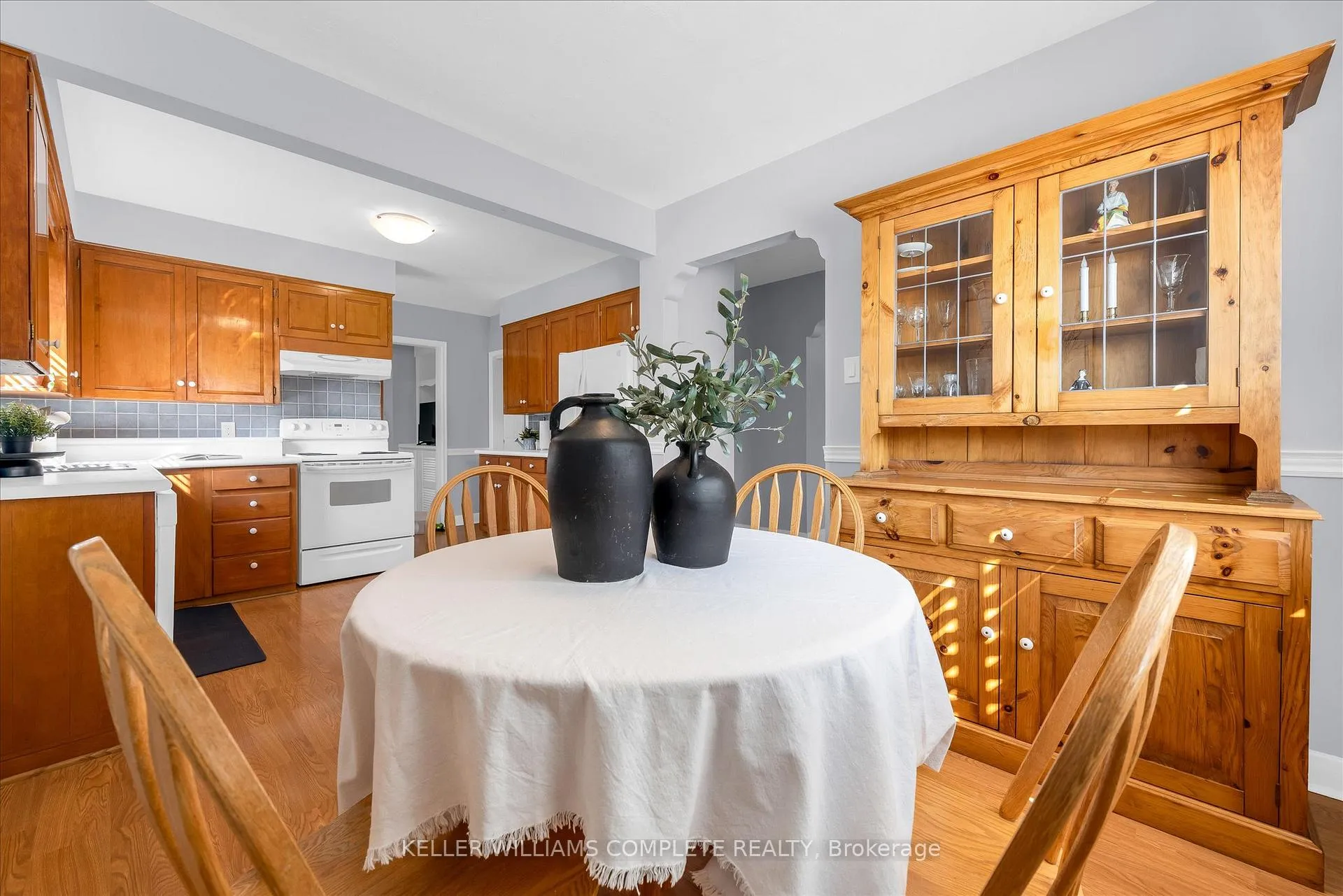 Photo 5 of 614 Drury Lane, Burlington, Brant — HOMEH