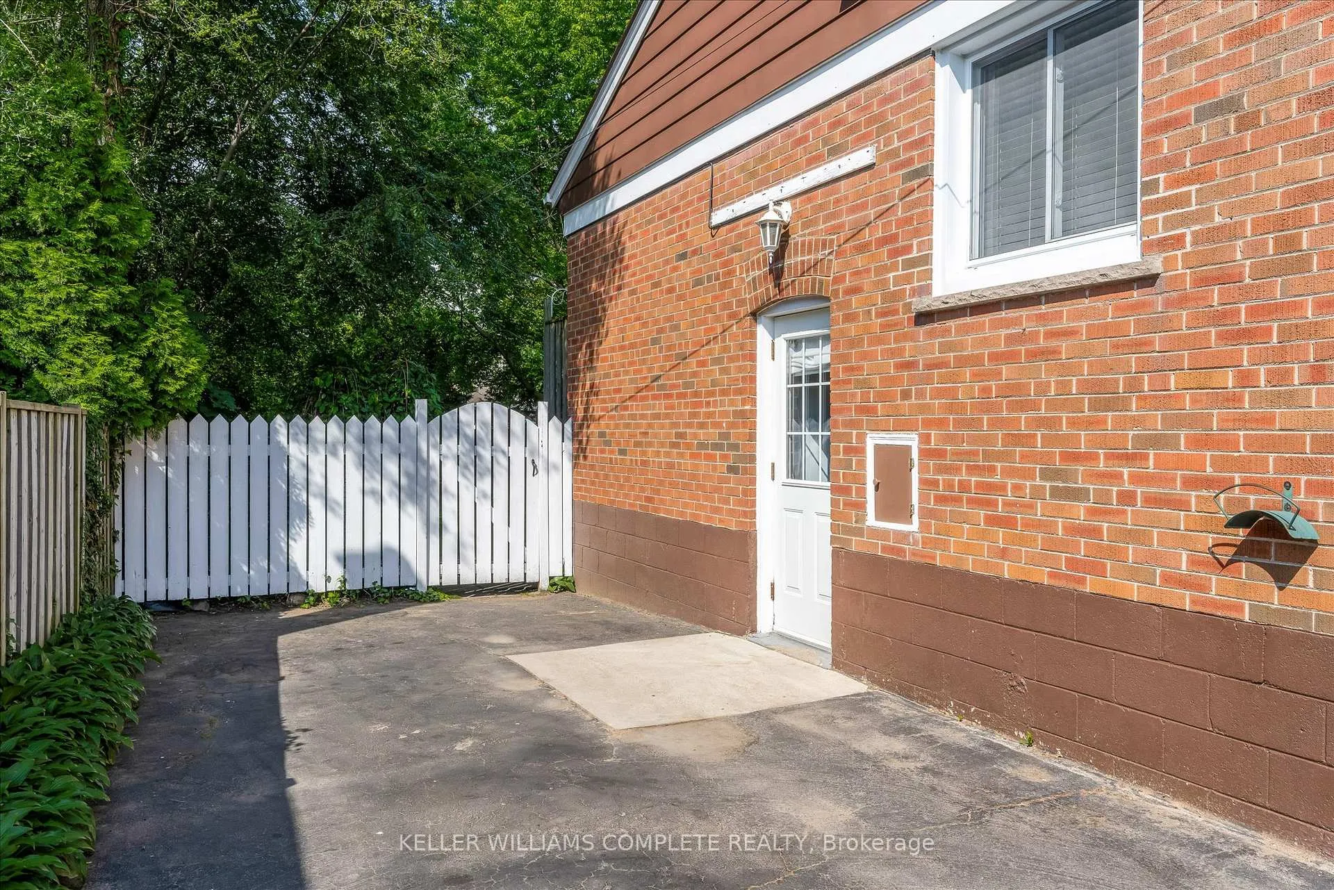 Photo 34 of 614 Drury Lane, Burlington, Brant — HOMEH