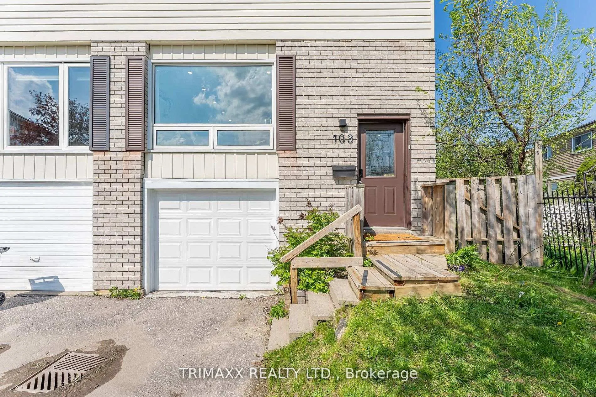 Photo 2 of 103 Robin Court, Barrie, Cundles East — HOMEH