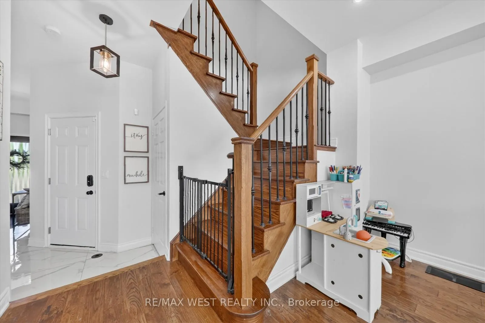 Photo 8 of 138 Gristone Crescent, Scarborough, Rouge — HOMEH