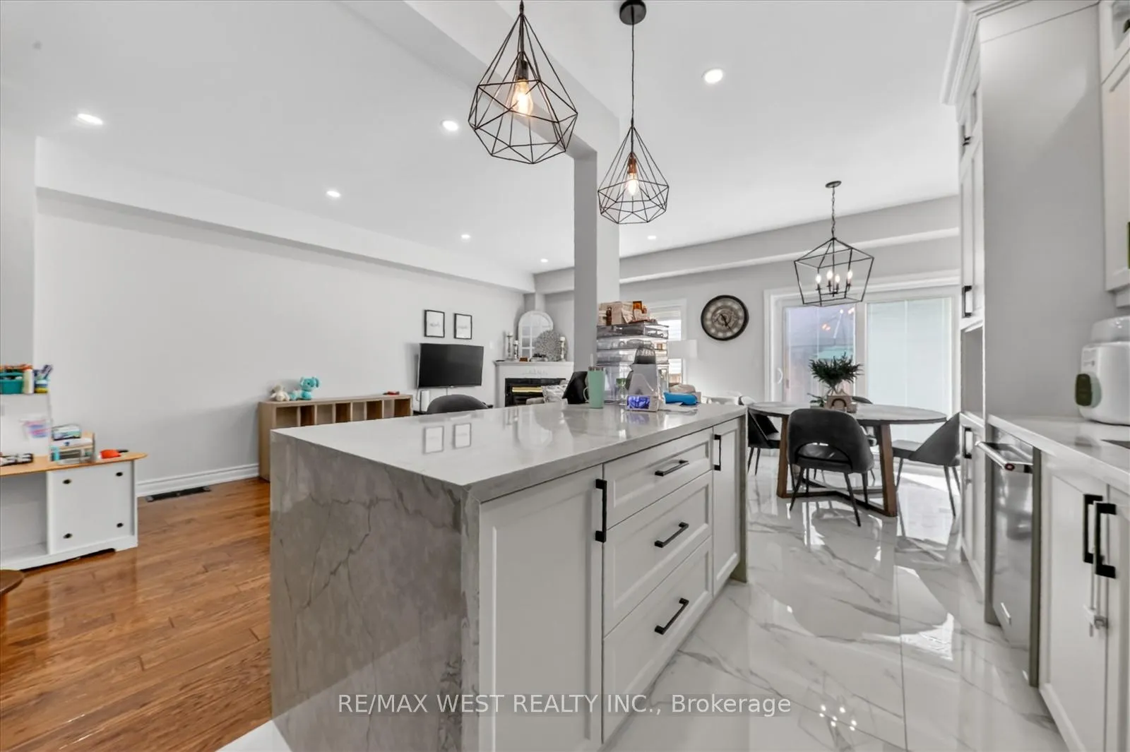 Photo 19 of 138 Gristone Crescent, Scarborough, Rouge — HOMEH