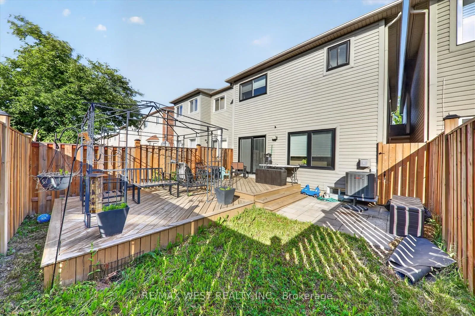Photo 32 of 138 Gristone Crescent, Scarborough, Rouge — HOMEH
