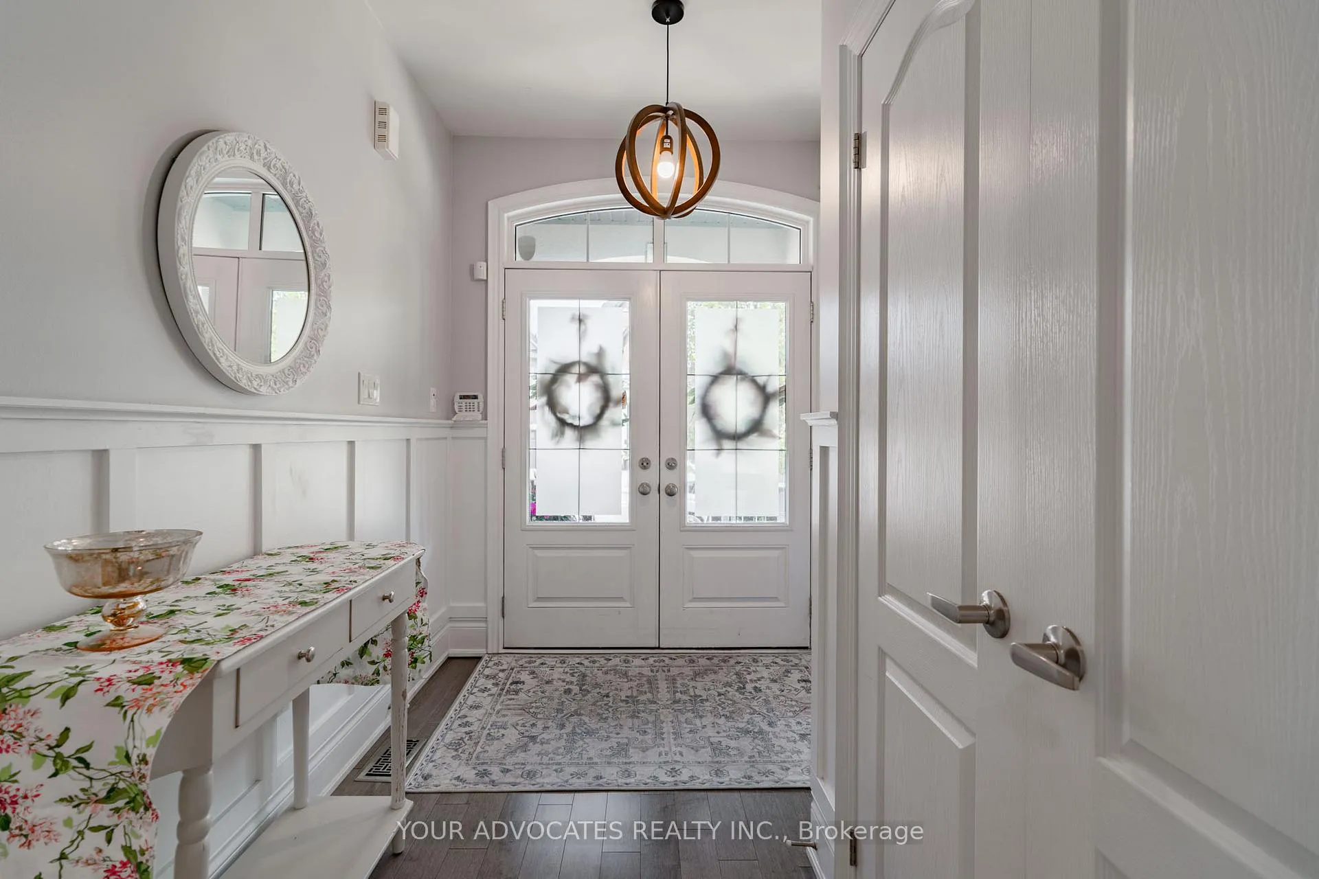 Photo 2 of 242 Cranbrook Crescent, Vaughan, Kleinburg — HOMEH