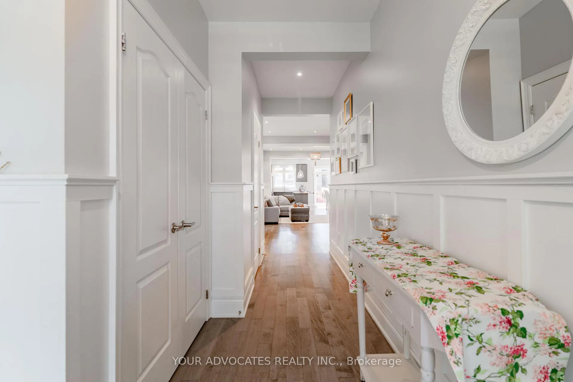 Photo 3 of 242 Cranbrook Crescent, Vaughan, Kleinburg — HOMEH