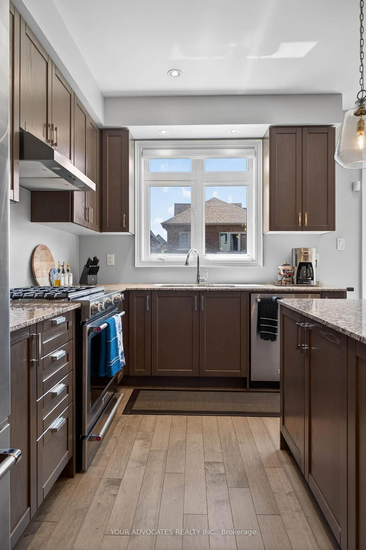 Photo 13 of 242 Cranbrook Crescent, Vaughan, Kleinburg — HOMEH