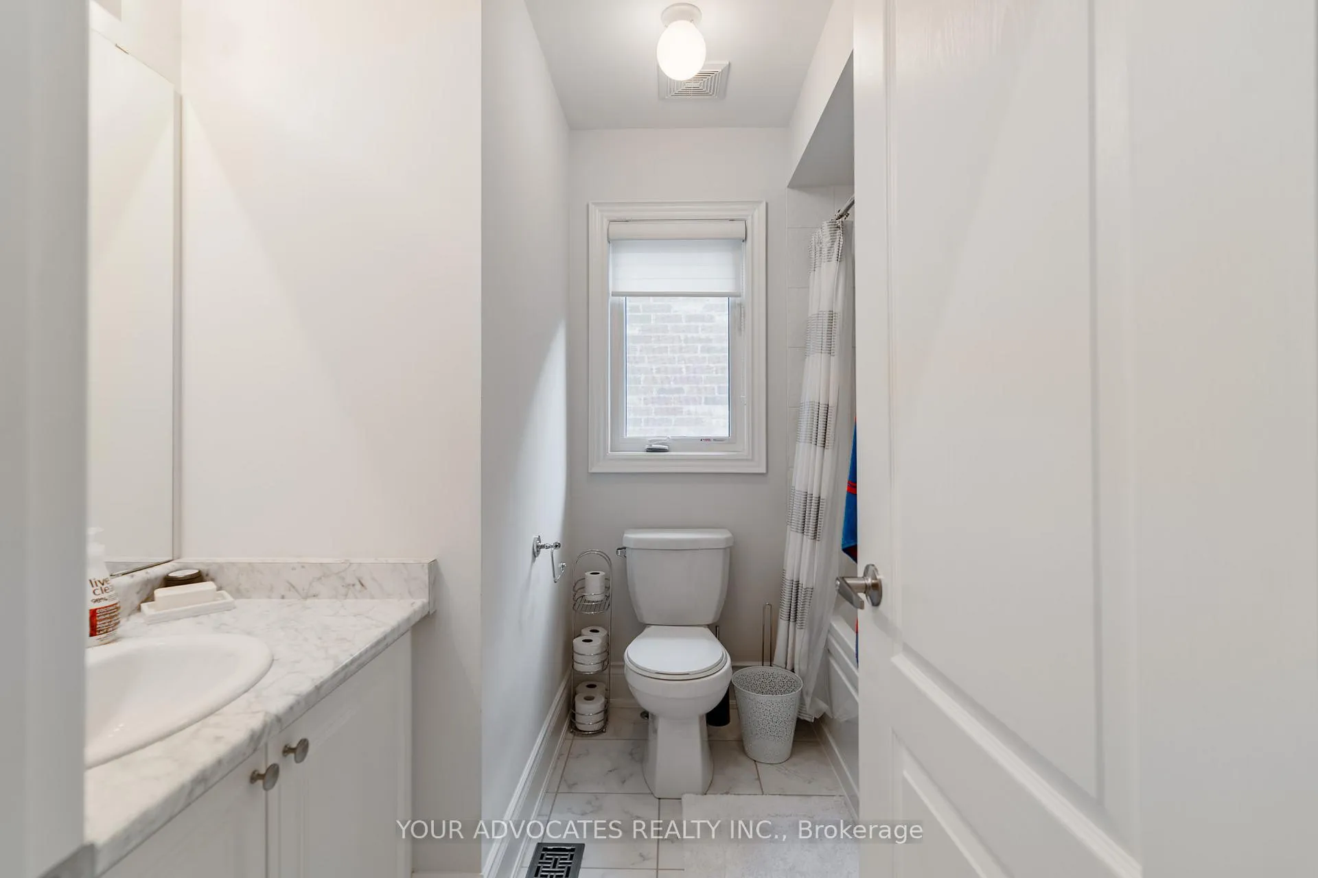 Photo 18 of 242 Cranbrook Crescent, Vaughan, Kleinburg — HOMEH