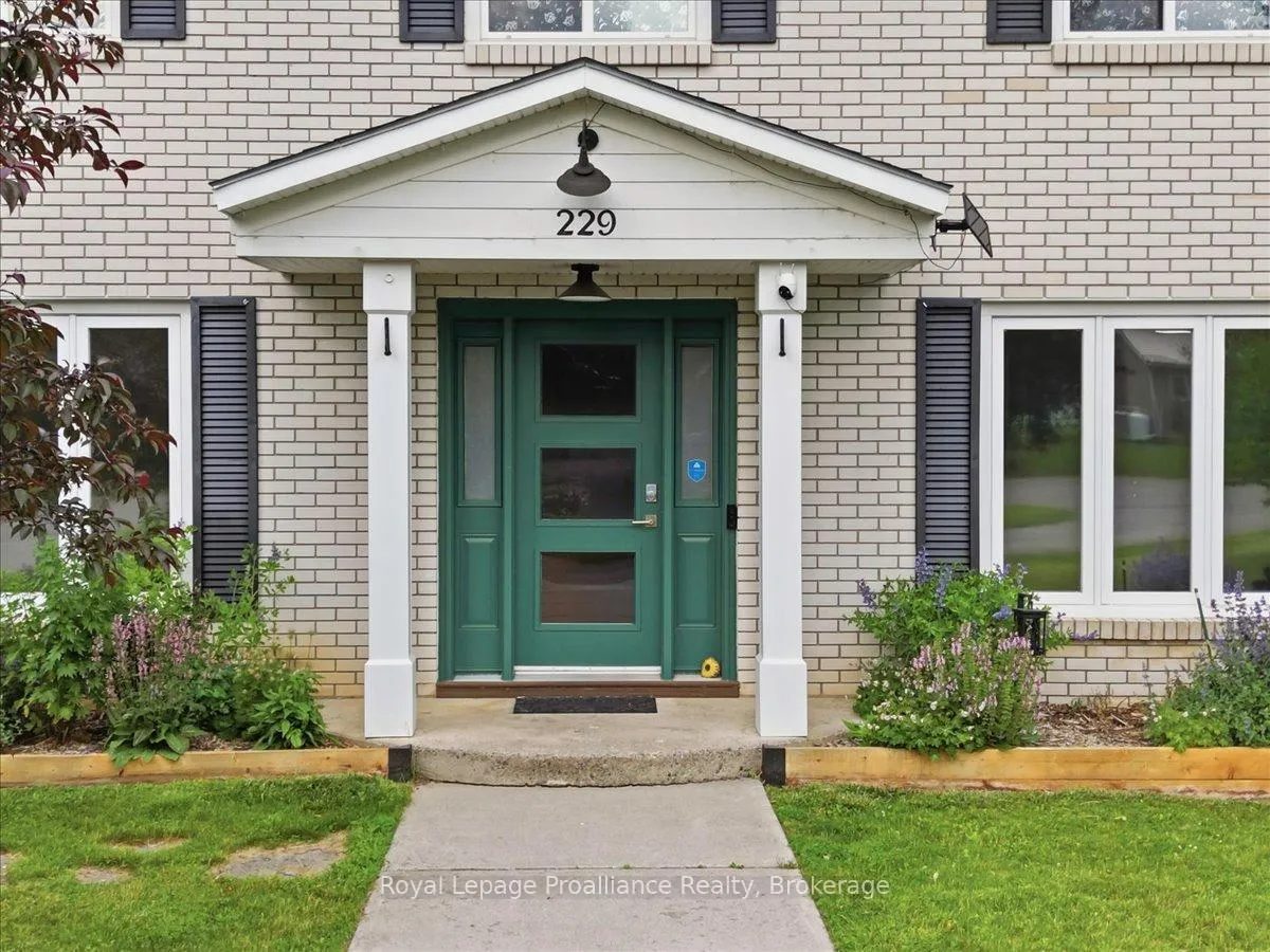 Photo 3 of 229 Henry Street, Stirling-Rawdon, Stirling Ward — HOMEH
