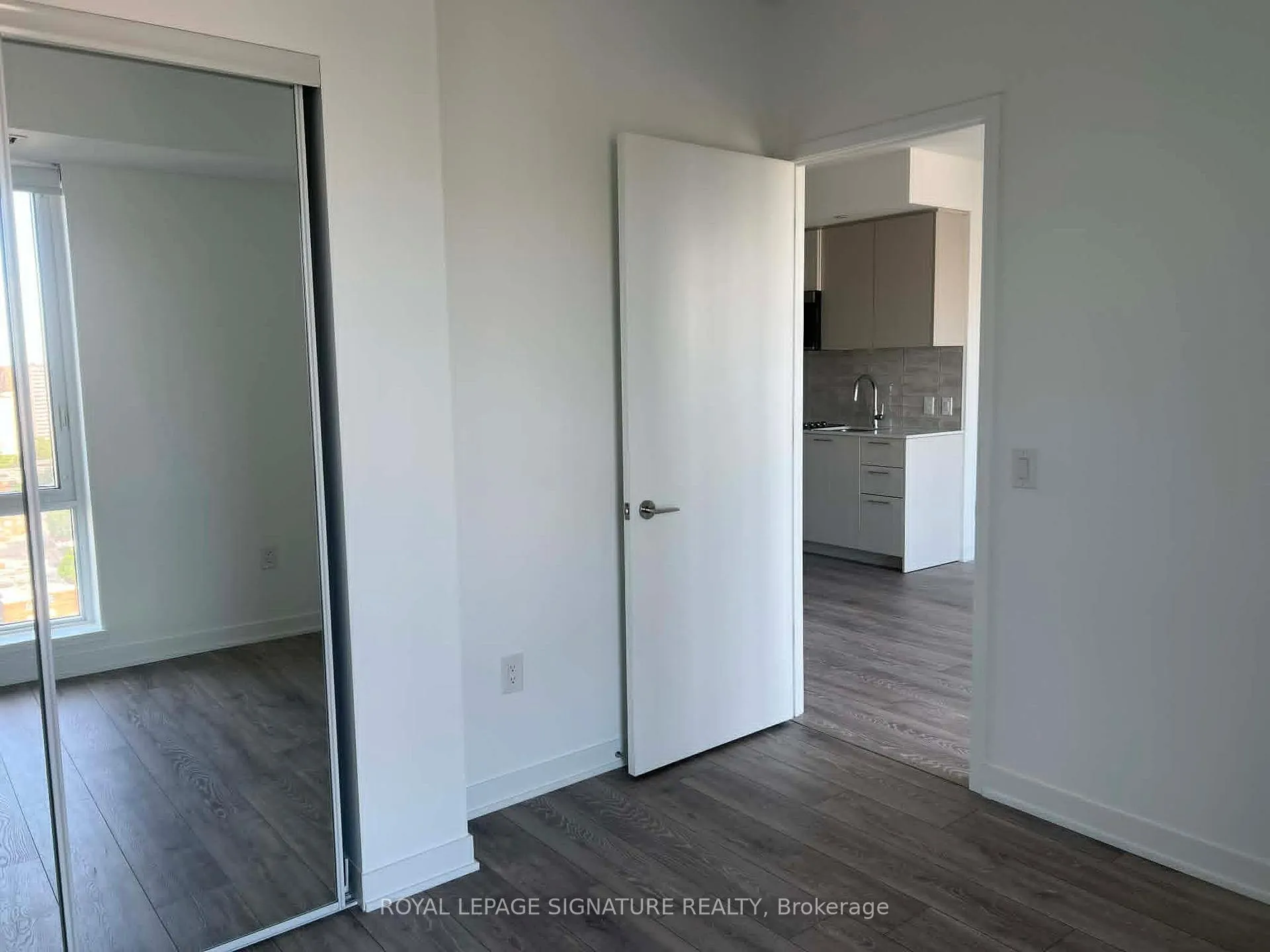 Photo 5 of 10 Oak Street, Toronto, Regent Park — HOMEH