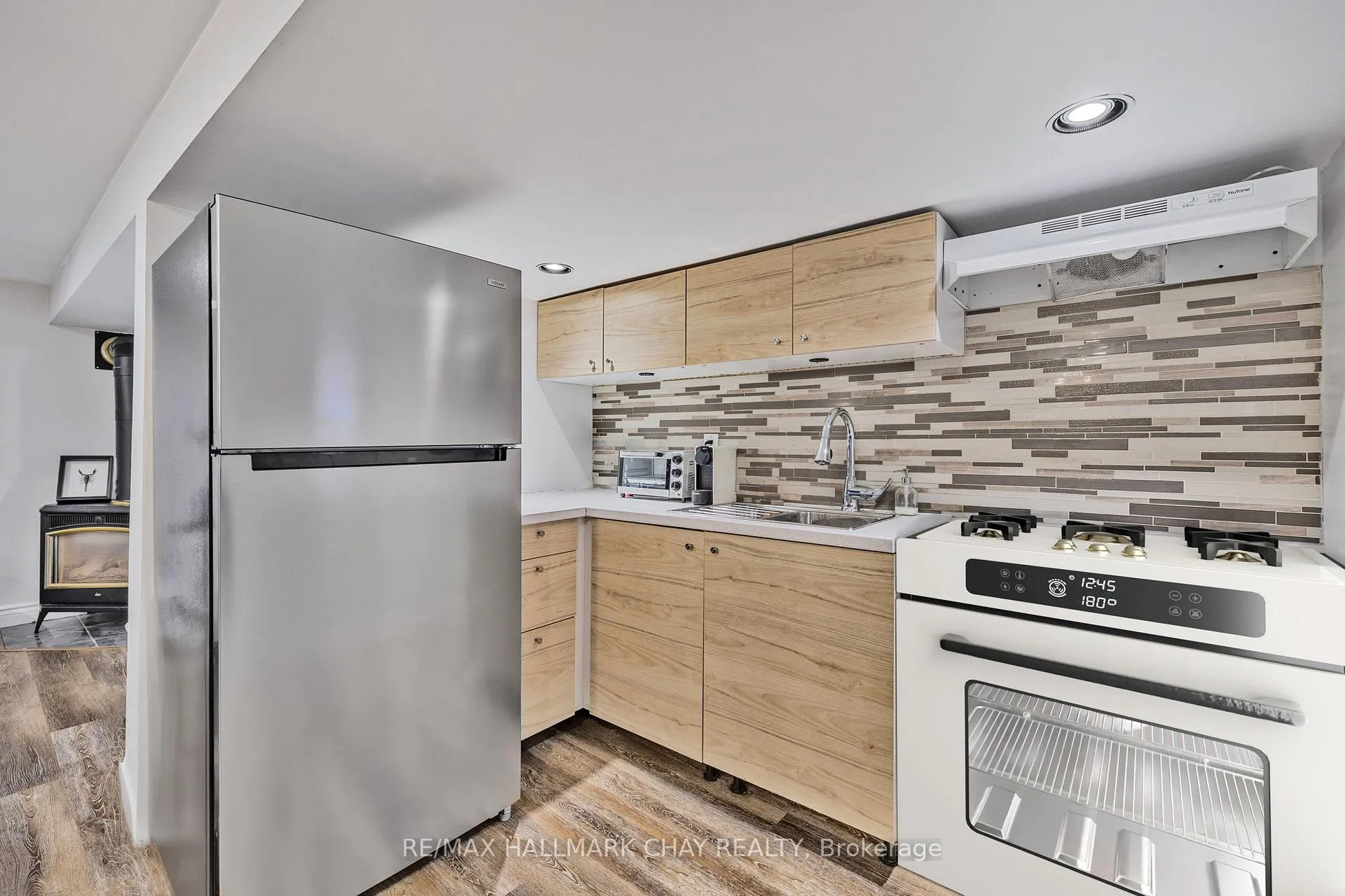Photo 4 of Unit Lower, 69 Richardson Drive, Aurora, Aurora Highlands — HOMEH