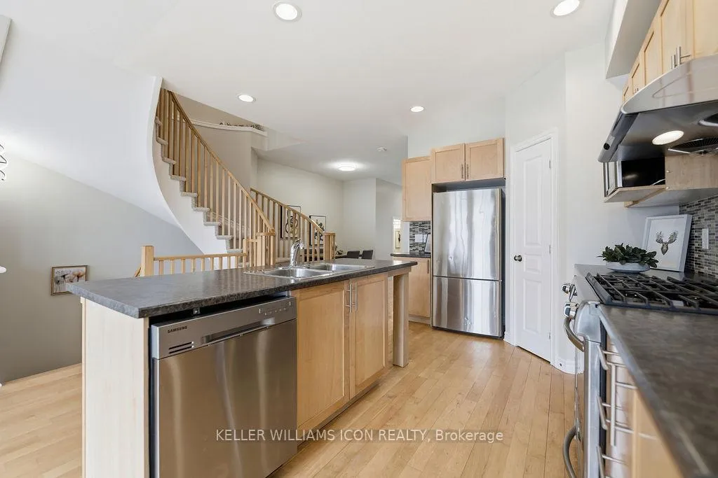 Photo 8 of 564 Remnor Avenue, Ottawa, Kanata - Kanata Lakes/Heritage Hills — HOMEH