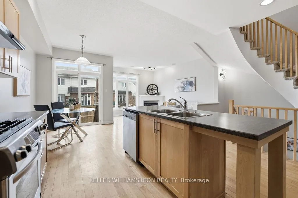 Photo 10 of 564 Remnor Avenue, Ottawa, Kanata - Kanata Lakes/Heritage Hills — HOMEH