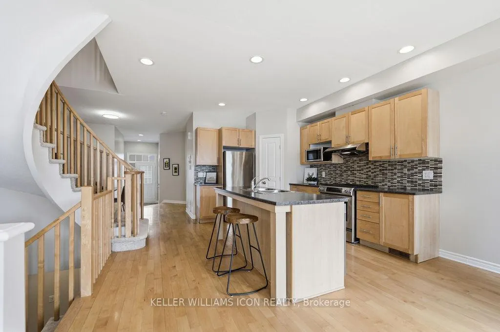 Photo 11 of 564 Remnor Avenue, Ottawa, Kanata - Kanata Lakes/Heritage Hills — HOMEH