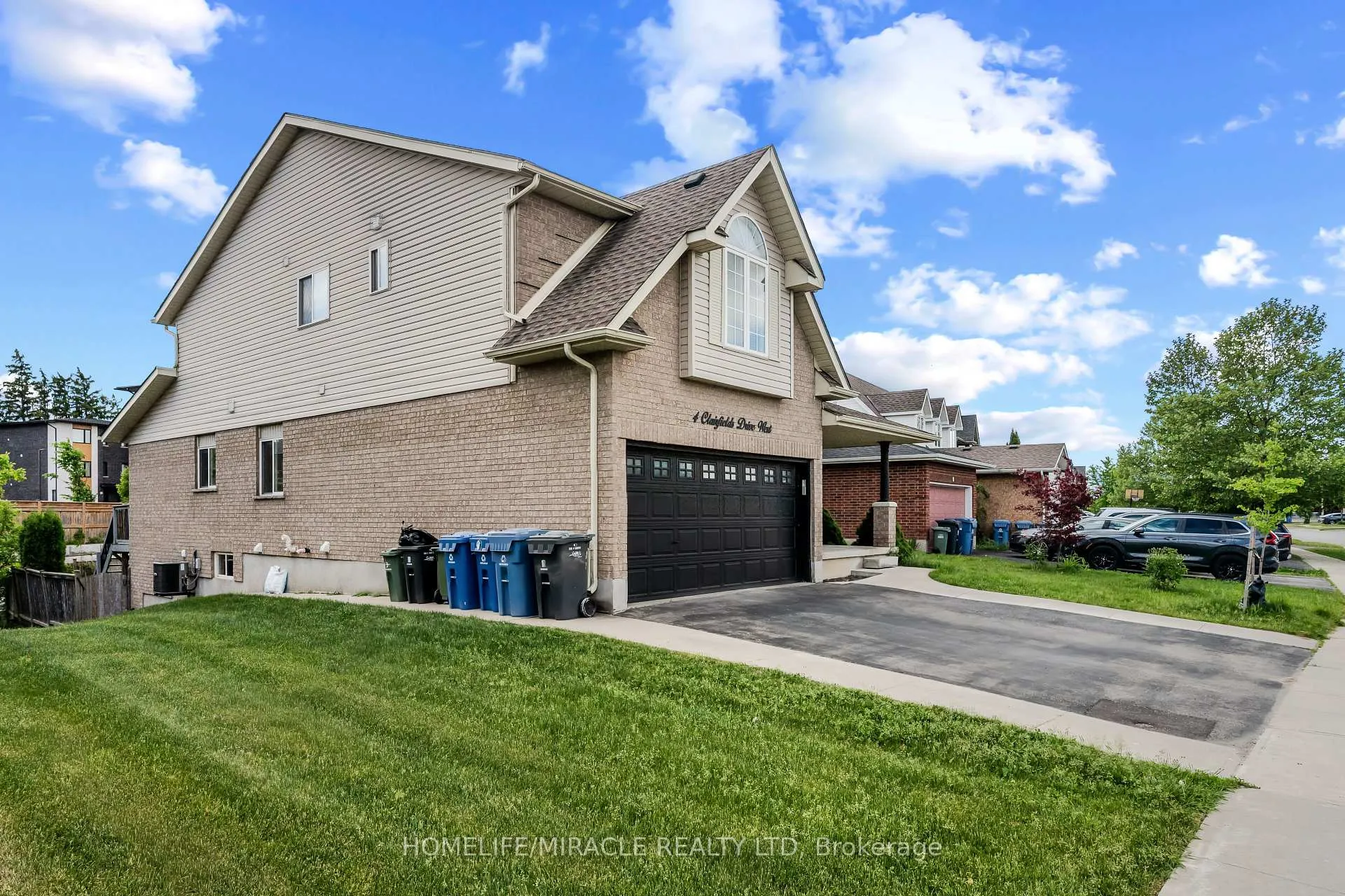 Photo 5 of 4 Clairfields Drive W, Guelph, Clairfields/Hanlon Business Park — HOMEH