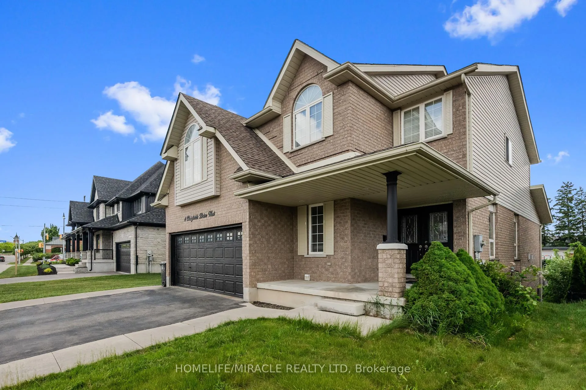 Photo 6 of 4 Clairfields Drive W, Guelph, Clairfields/Hanlon Business Park — HOMEH