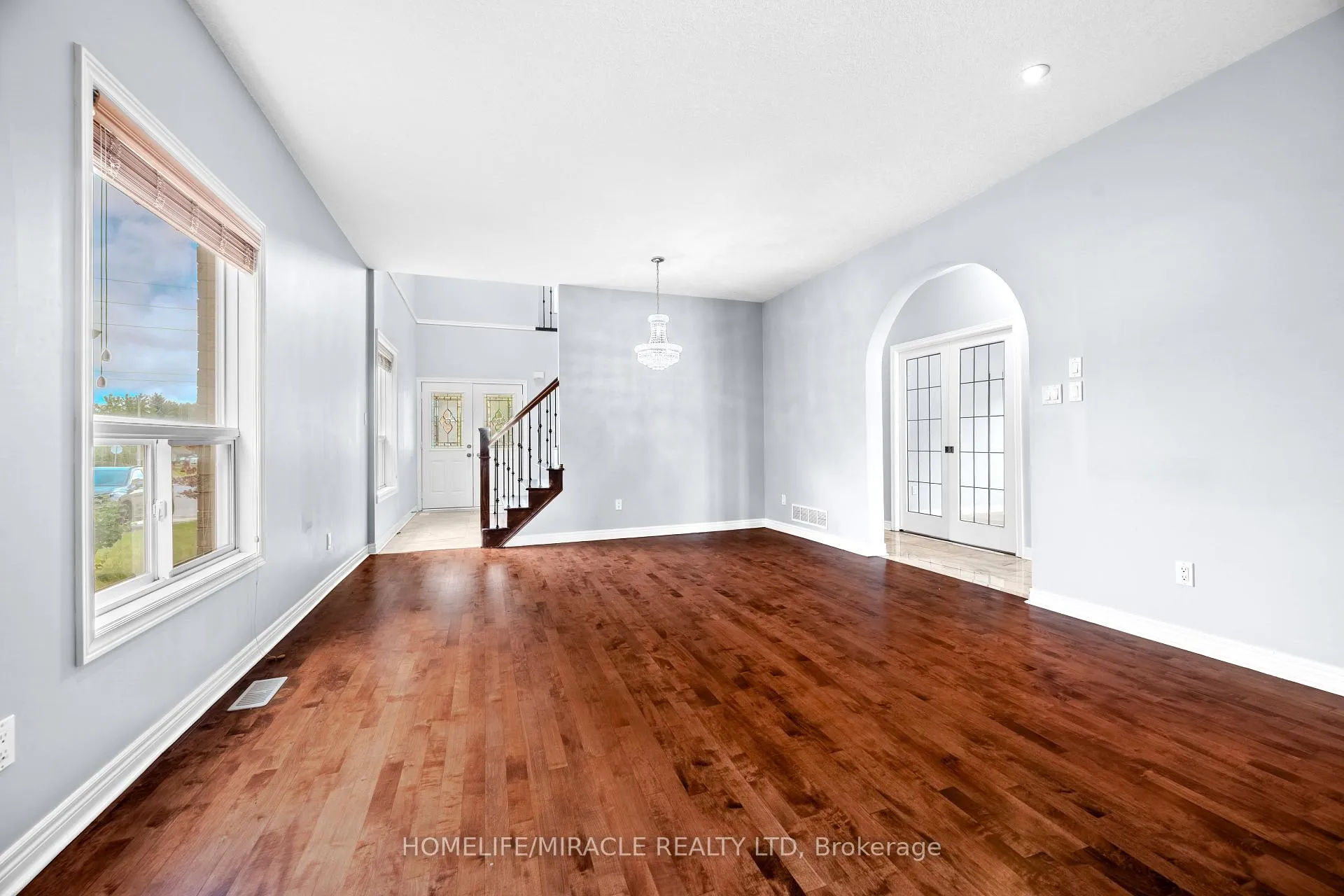 Photo 11 of 4 Clairfields Drive W, Guelph, Clairfields/Hanlon Business Park — HOMEH