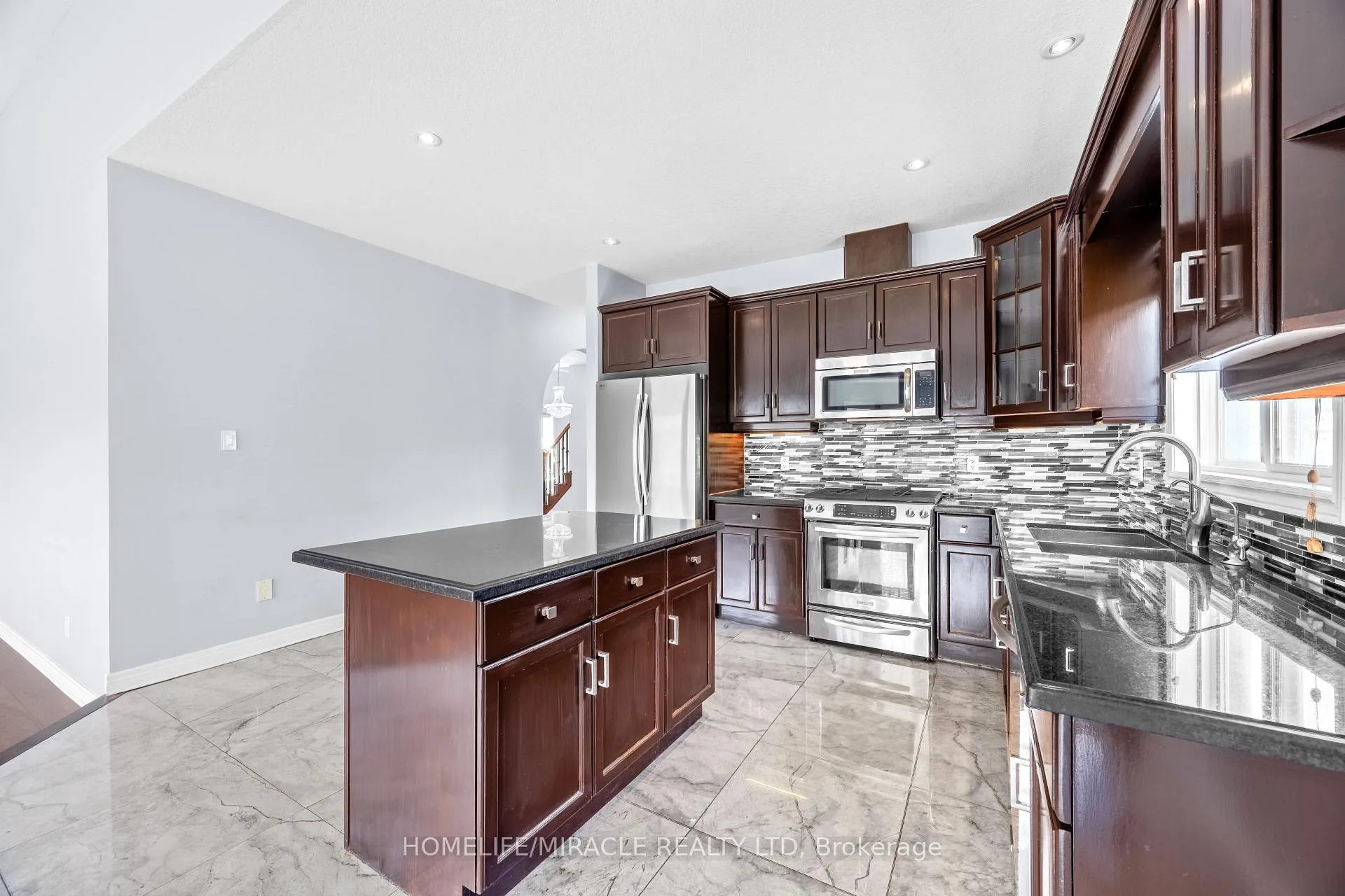 Photo 15 of 4 Clairfields Drive W, Guelph, Clairfields/Hanlon Business Park — HOMEH