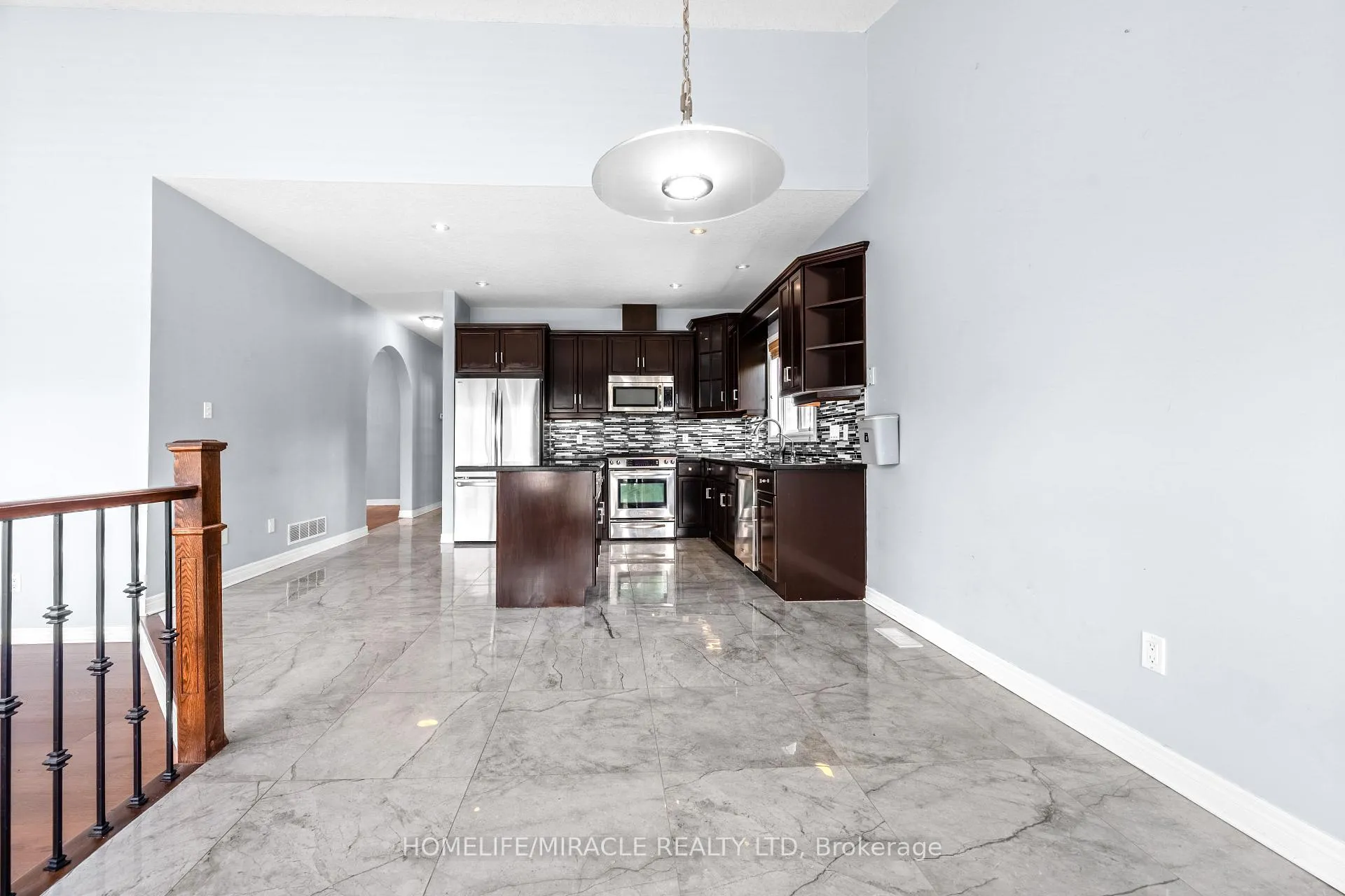 Photo 16 of 4 Clairfields Drive W, Guelph, Clairfields/Hanlon Business Park — HOMEH