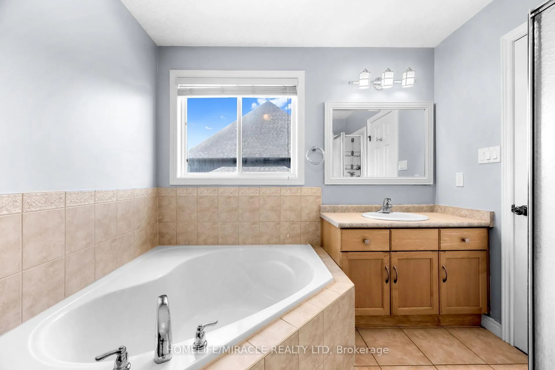 Photo 34 of 4 Clairfields Drive W, Guelph, Clairfields/Hanlon Business Park — HOMEH