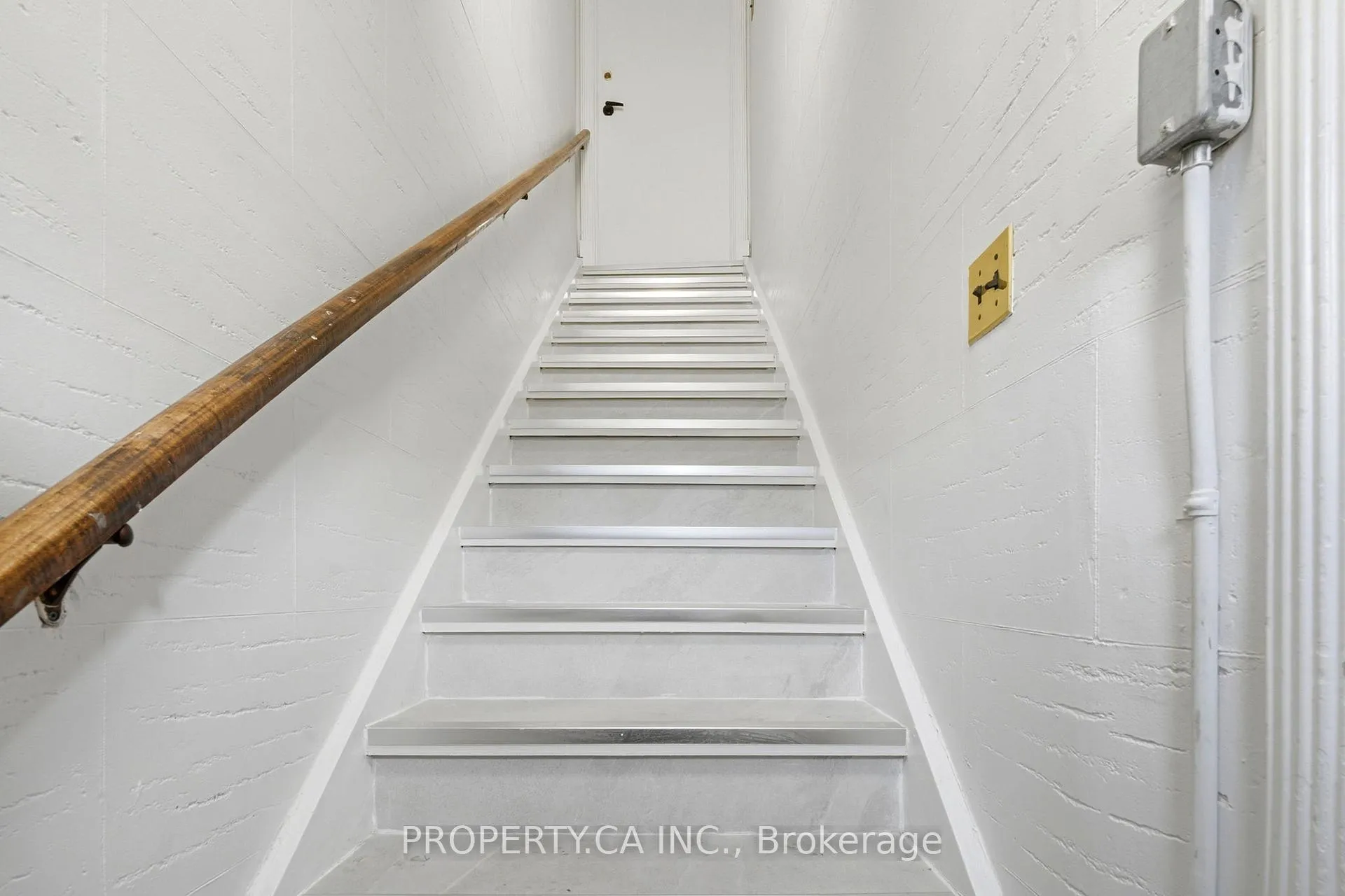 Photo 4 of Unit 2, 115 Cheritan Avenue, Toronto, Lawrence Park South — HOMEH