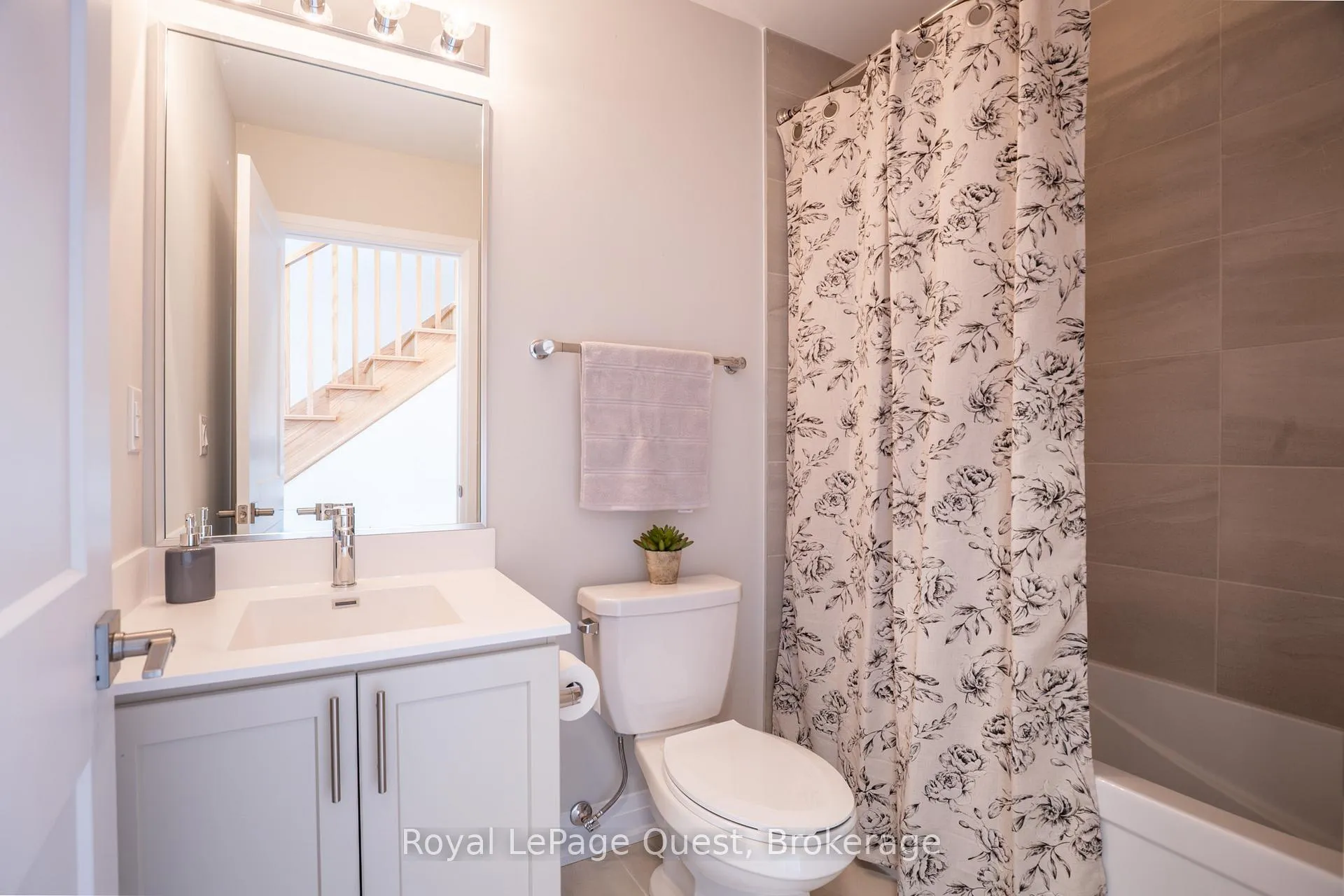Photo 9 of 93 Lightfoot Drive, Orillia — HOMEH