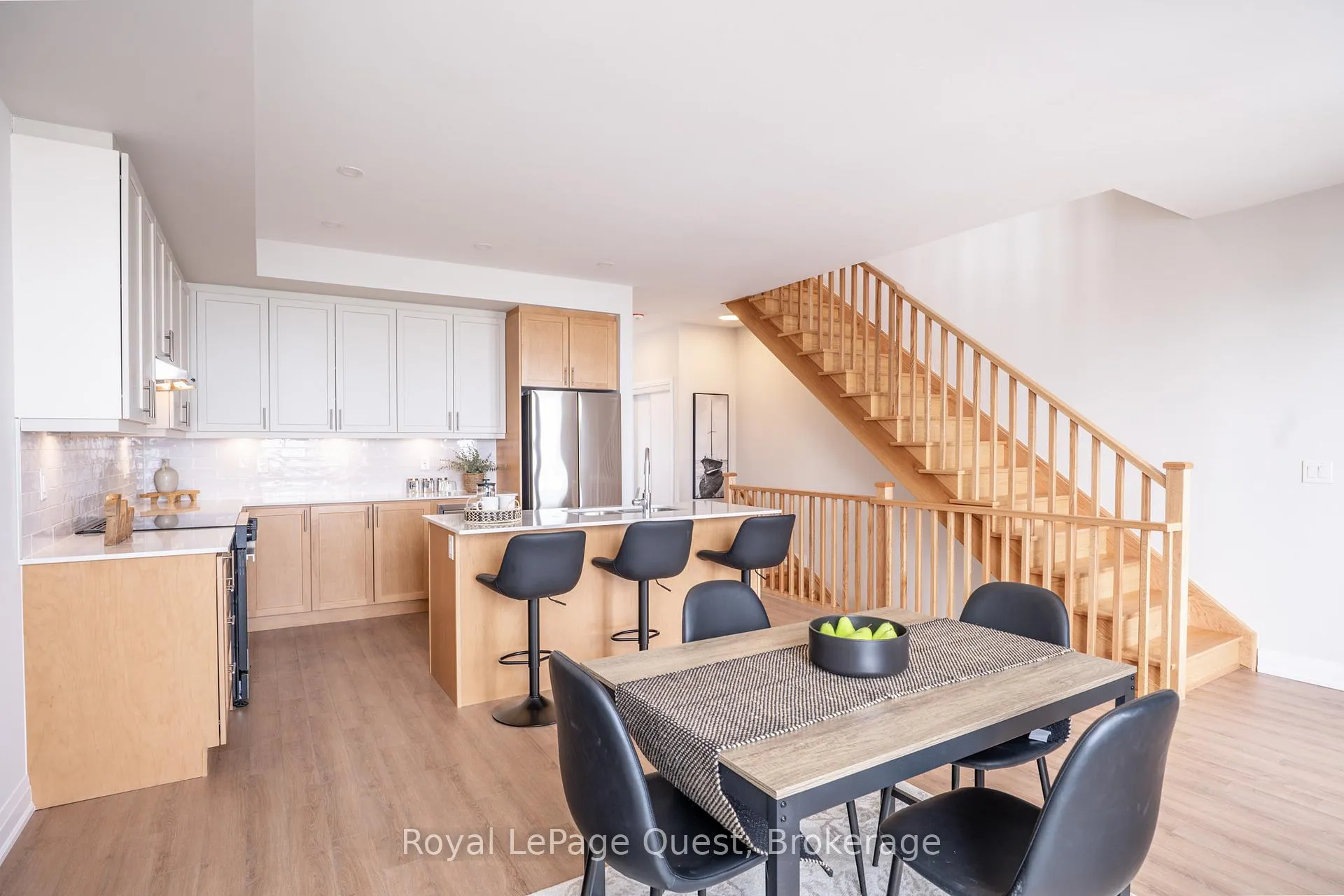 Photo 13 of 93 Lightfoot Drive, Orillia — HOMEH