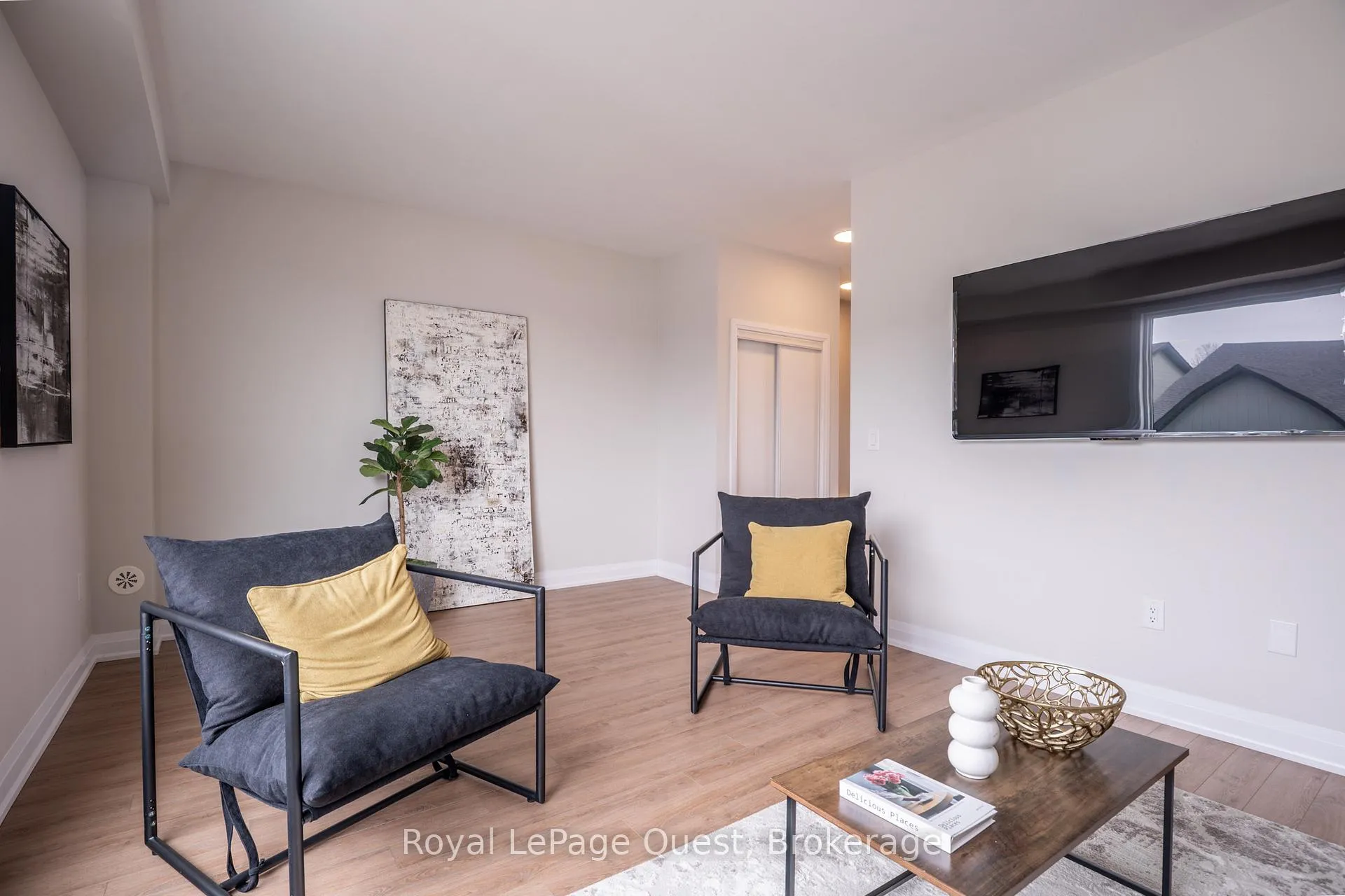 Photo 17 of 93 Lightfoot Drive, Orillia — HOMEH