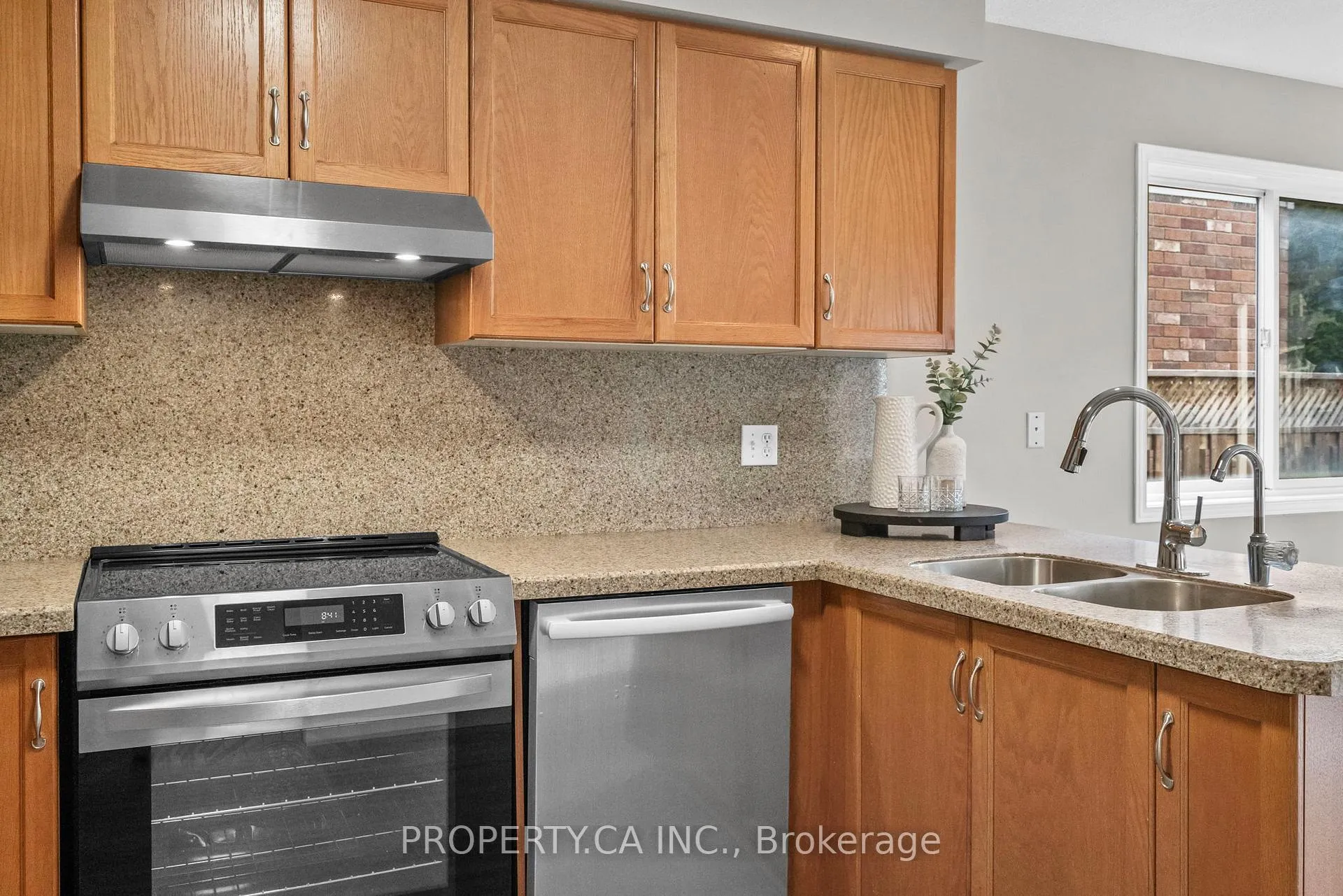 Photo 7 of 491 Veronica Drive, Kitchener — HOMEH