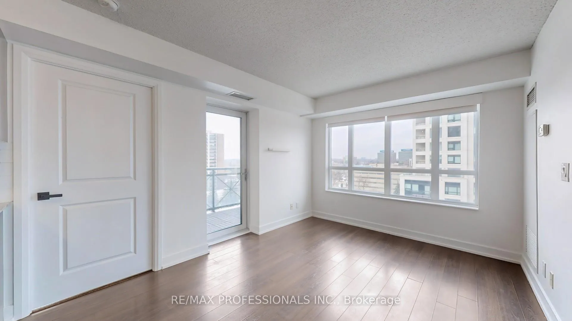 Photo 9 of Unit 822, 2 Eva Road, Etobicoke, Etobicoke West Mall — HOMEH
