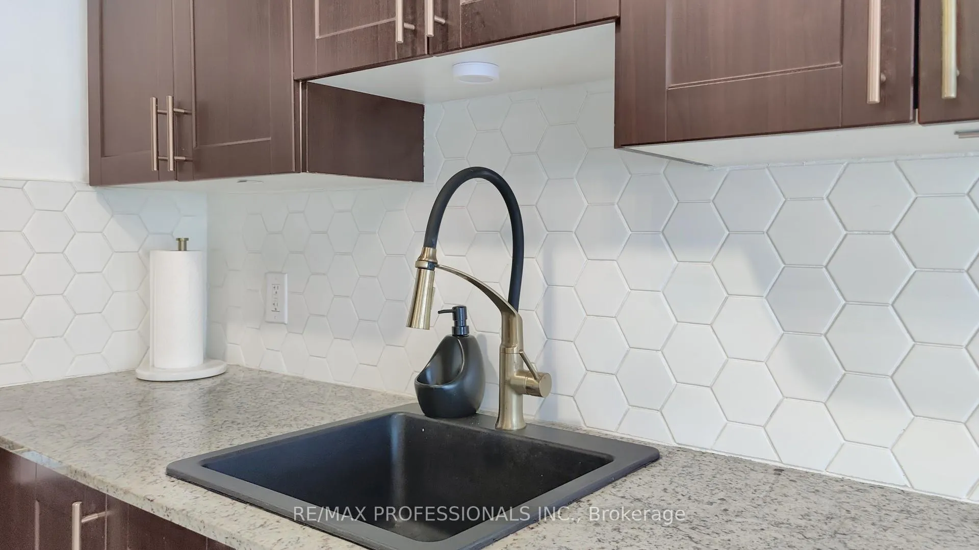 Photo 17 of Unit 822, 2 Eva Road, Etobicoke, Etobicoke West Mall — HOMEH