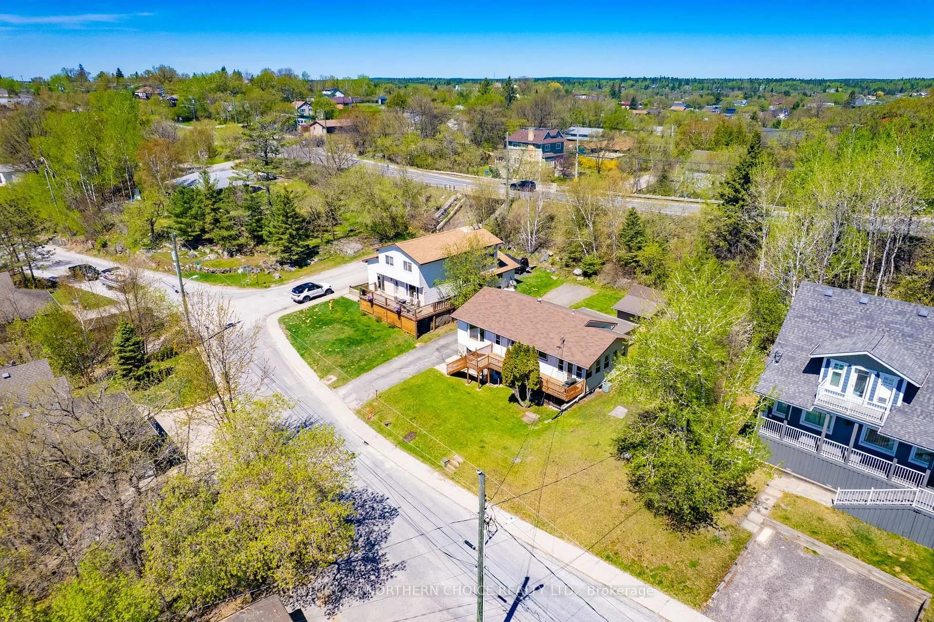 Photo 2 of 504 Beach Road, Kenora, Keewatin — HOMEH