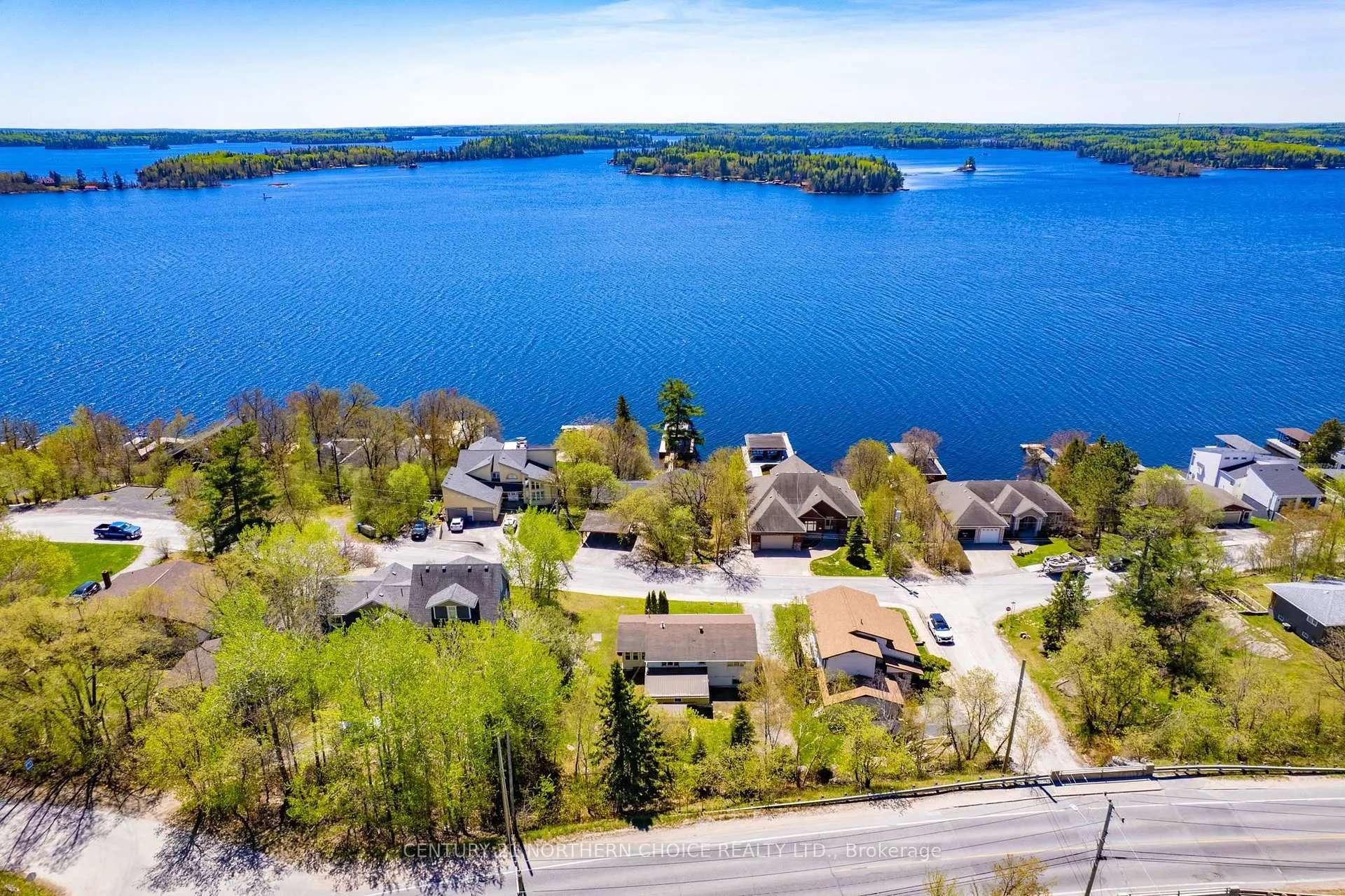 Photo 3 of 504 Beach Road, Kenora, Keewatin — HOMEH