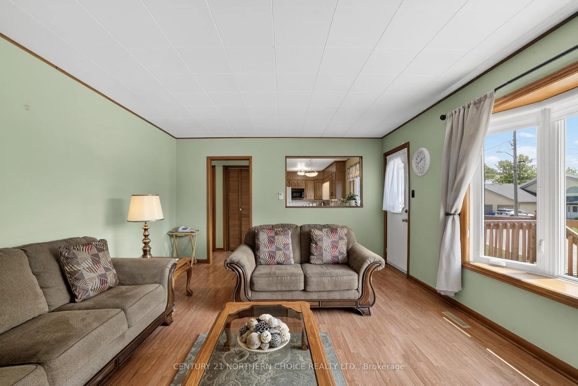 Photo 5 of 504 Beach Road, Kenora, Keewatin — HOMEH