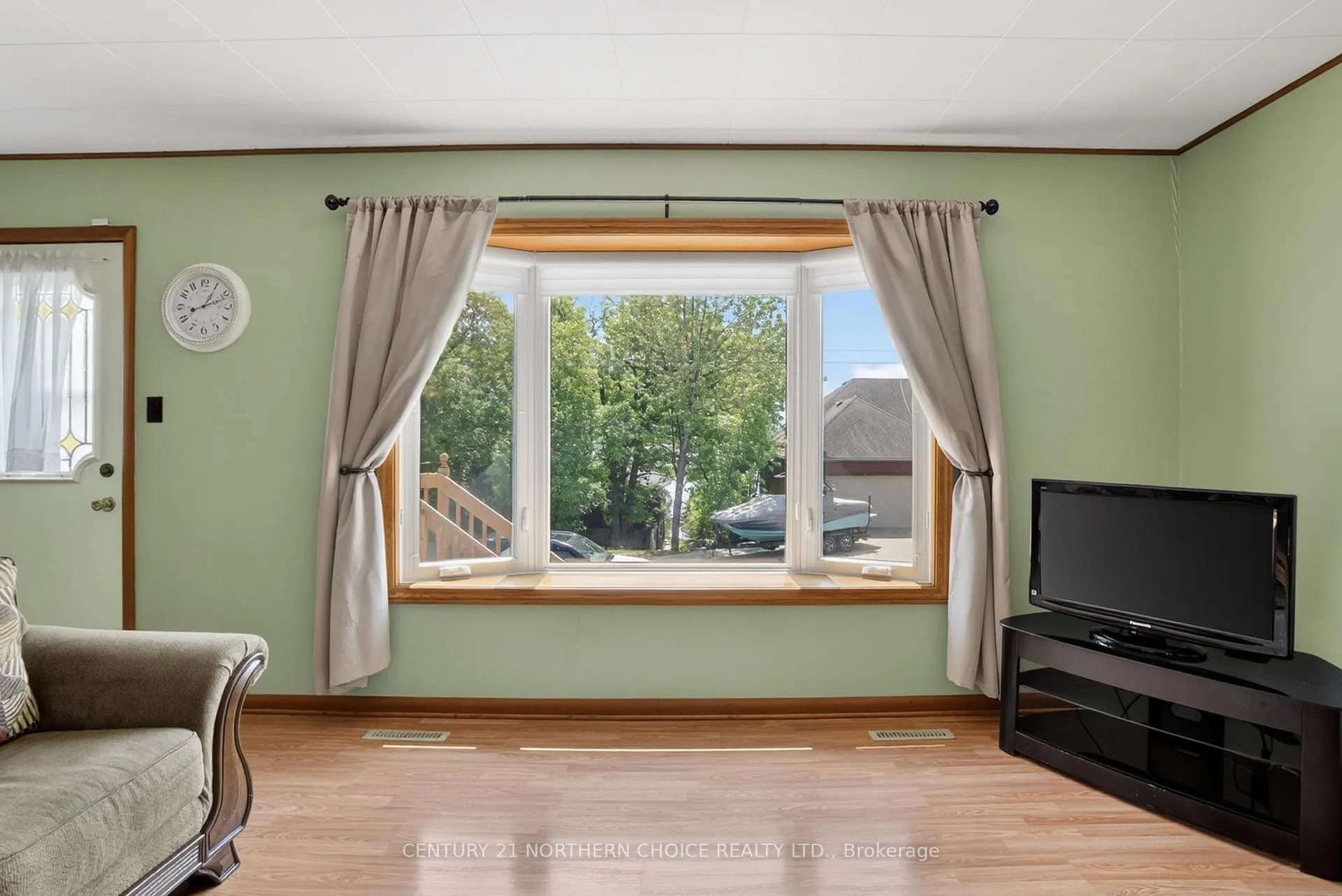 Photo 6 of 504 Beach Road, Kenora, Keewatin — HOMEH