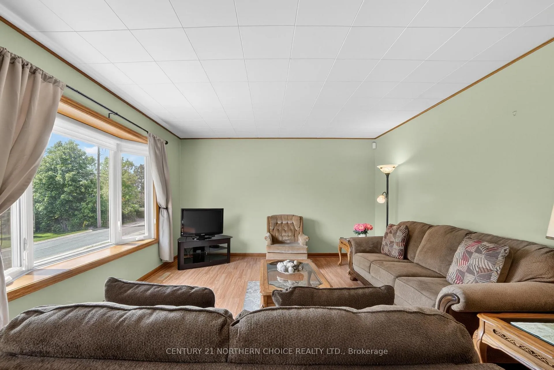 Photo 7 of 504 Beach Road, Kenora, Keewatin — HOMEH