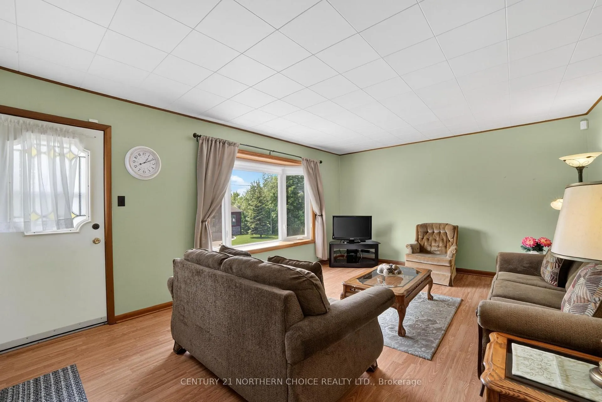Photo 8 of 504 Beach Road, Kenora, Keewatin — HOMEH