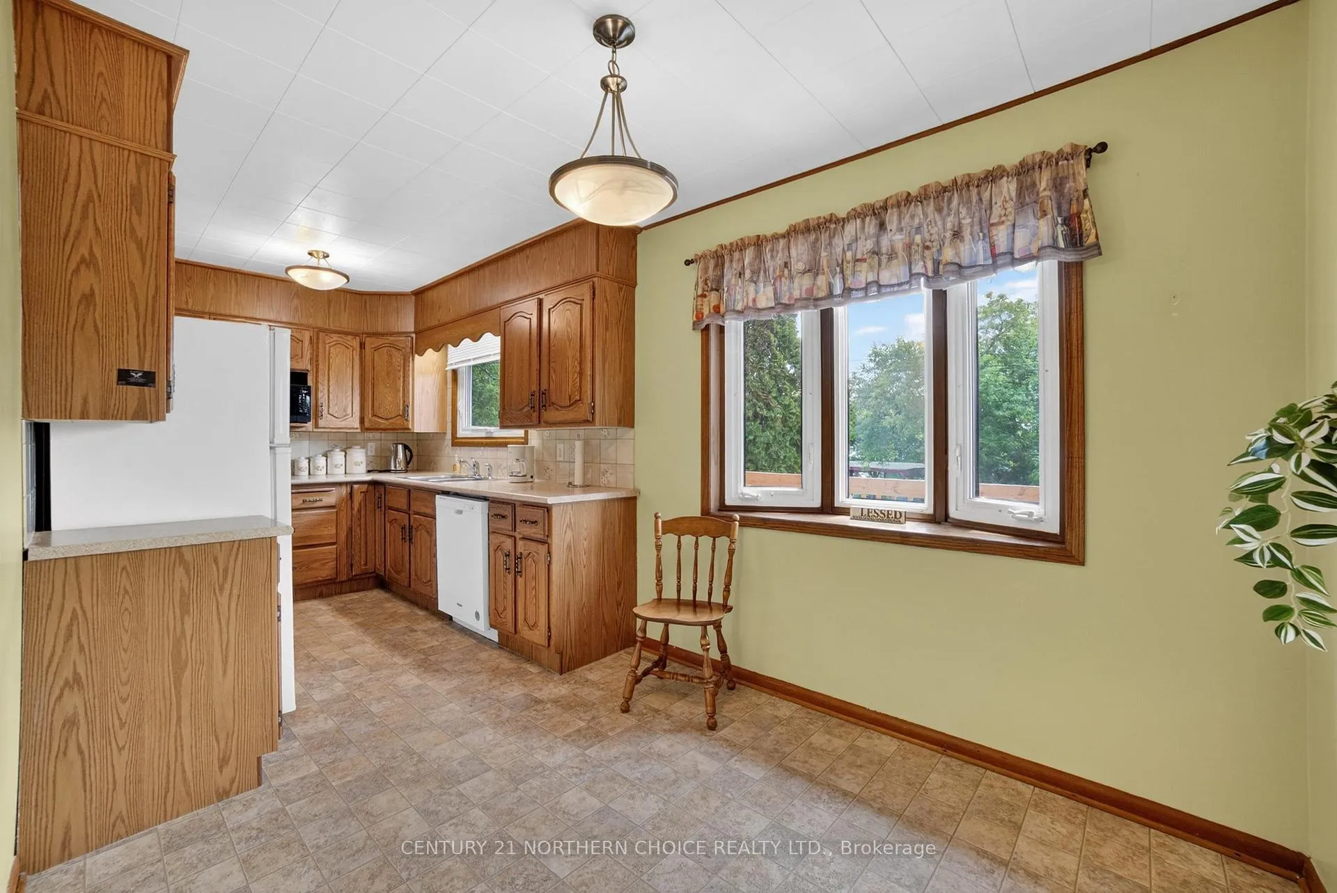 Photo 9 of 504 Beach Road, Kenora, Keewatin — HOMEH
