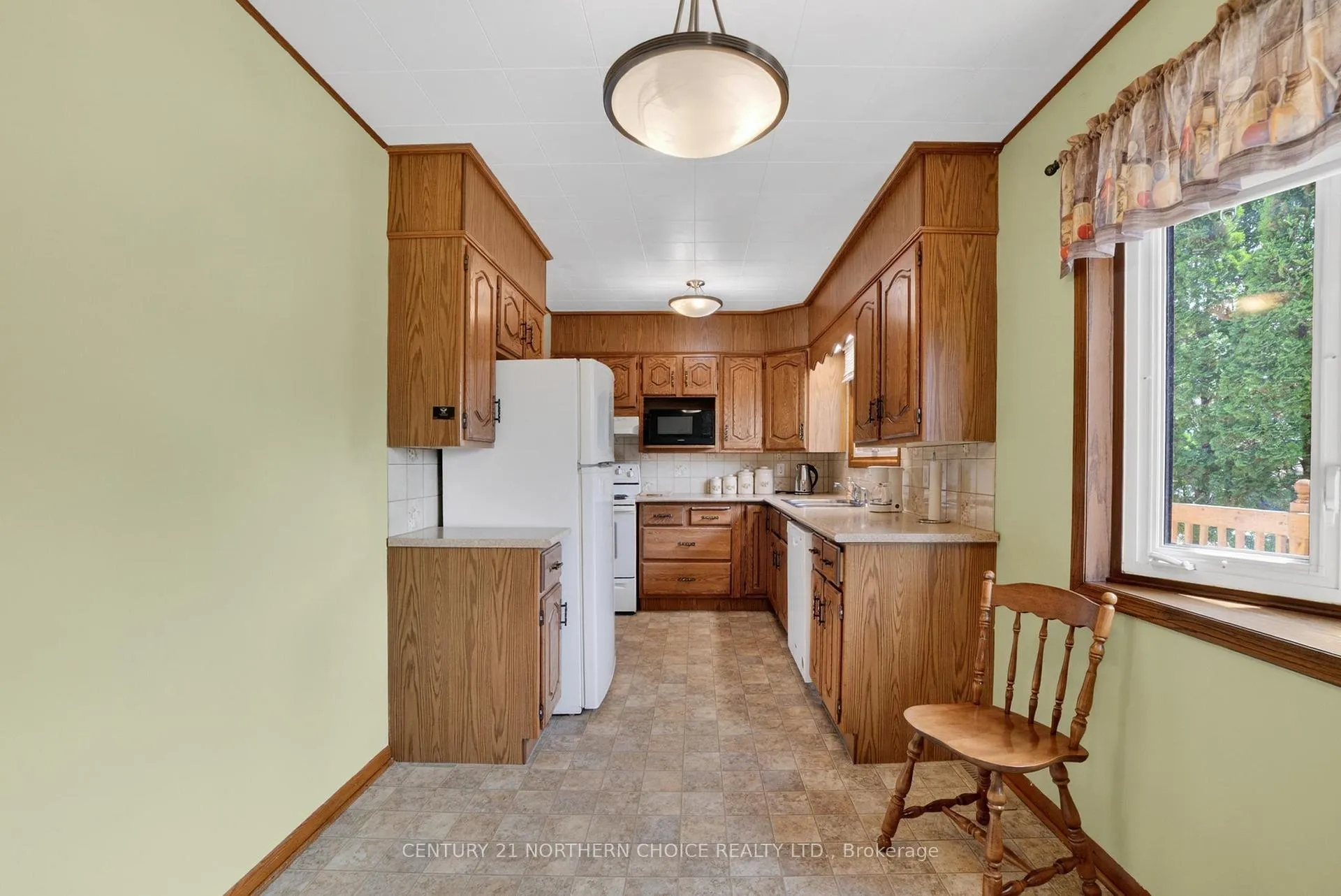 Photo 10 of 504 Beach Road, Kenora, Keewatin — HOMEH