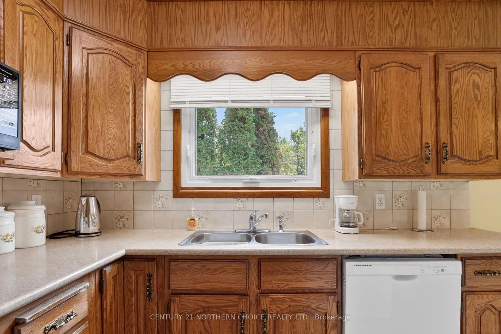 Photo 11 of 504 Beach Road, Kenora, Keewatin — HOMEH