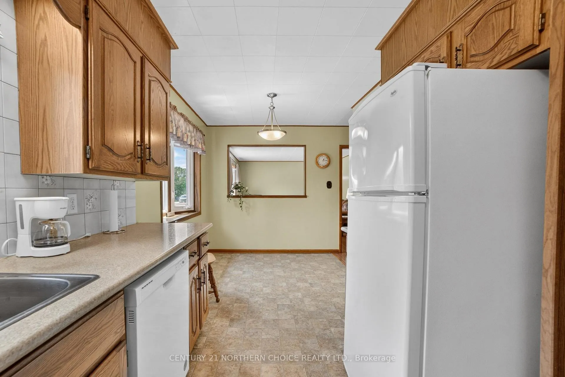 Photo 13 of 504 Beach Road, Kenora, Keewatin — HOMEH
