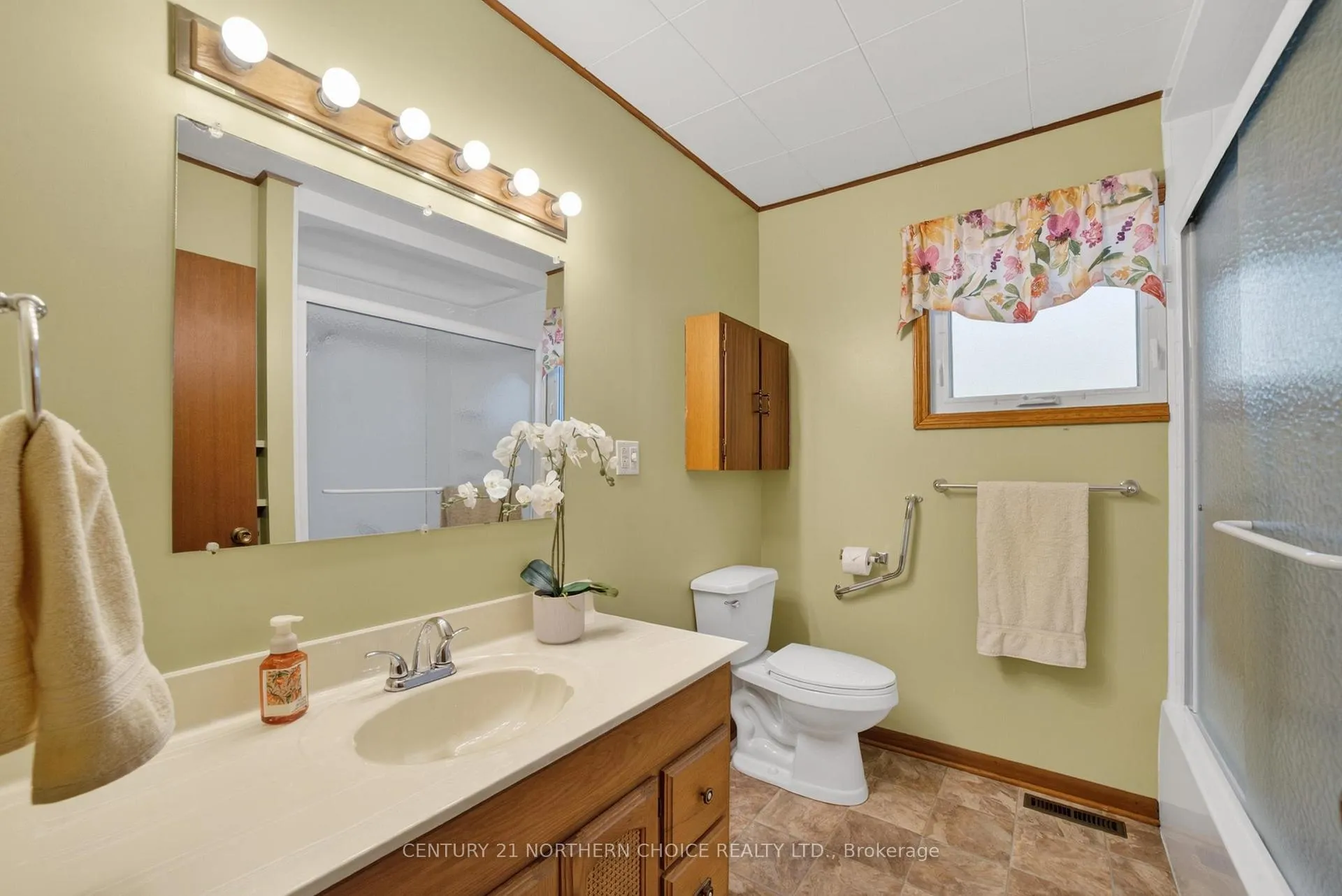 Photo 22 of 504 Beach Road, Kenora, Keewatin — HOMEH