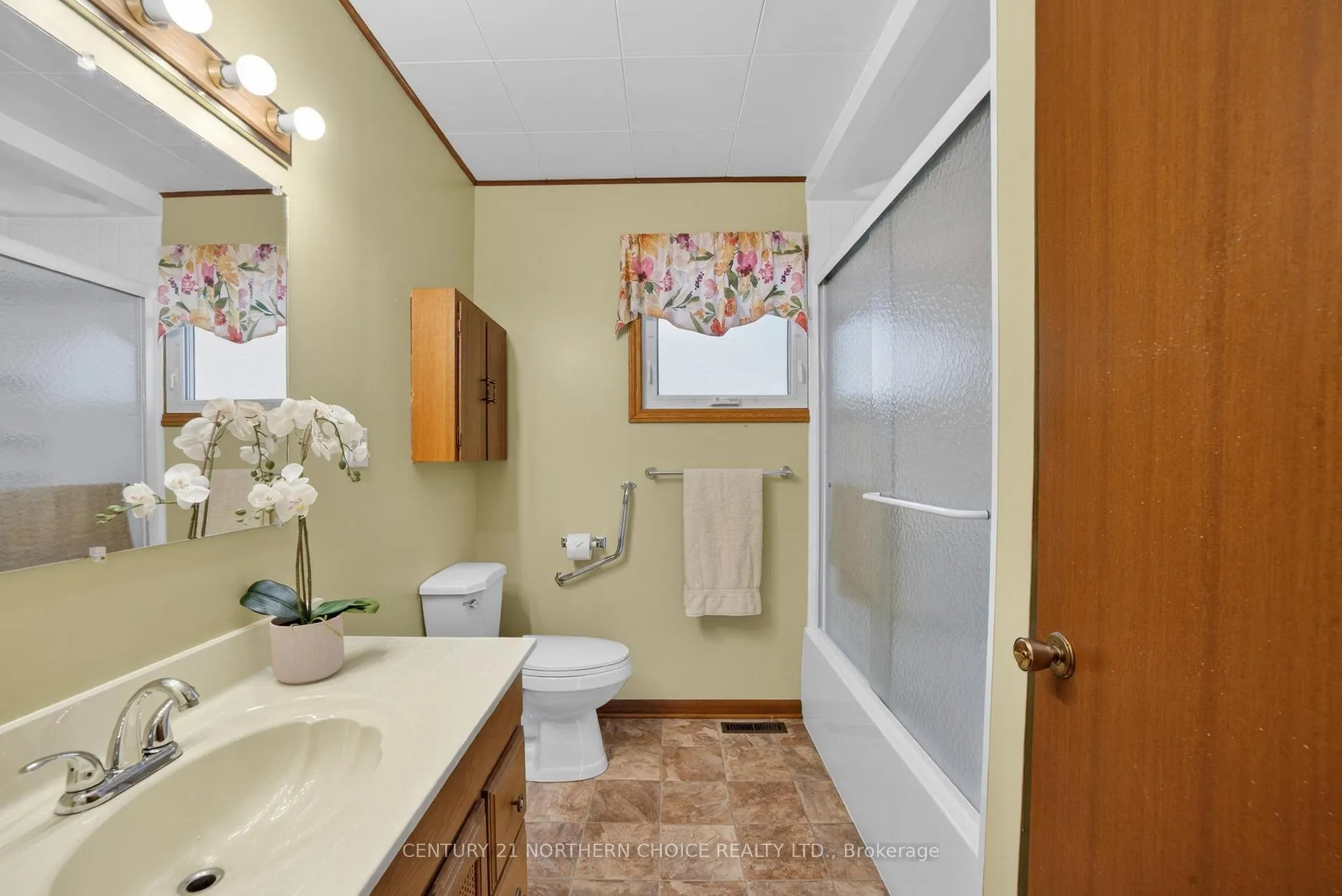 Photo 23 of 504 Beach Road, Kenora, Keewatin — HOMEH