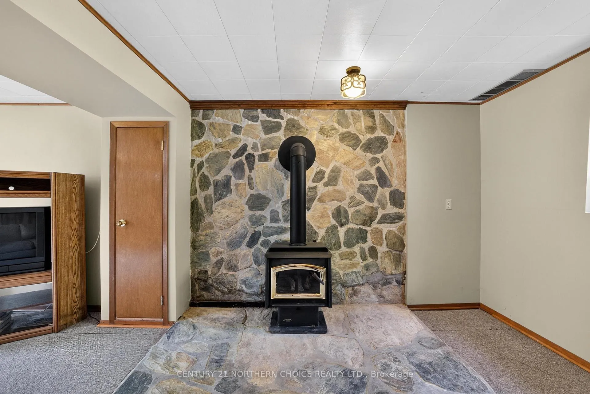 Photo 26 of 504 Beach Road, Kenora, Keewatin — HOMEH