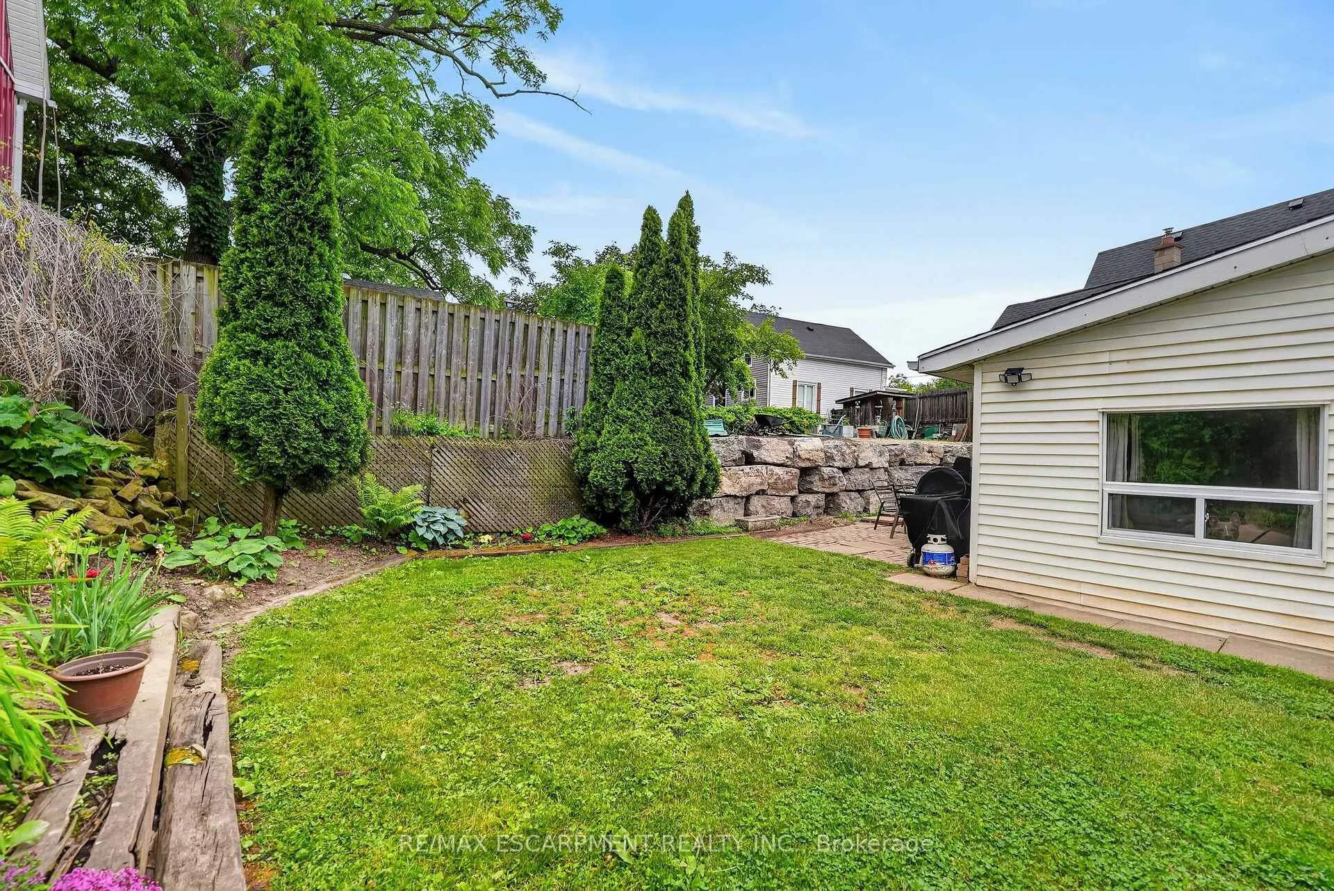 Photo 2 of 4956 Beam Street, Lincoln, Beamsville — HOMEH