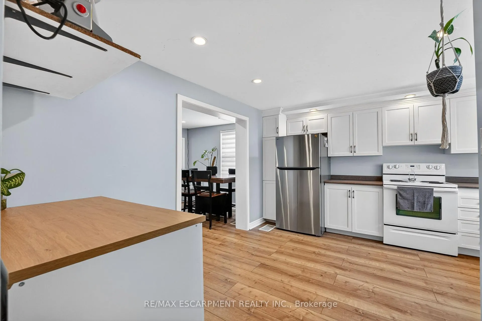 Photo 4 of 4956 Beam Street, Lincoln, Beamsville — HOMEH