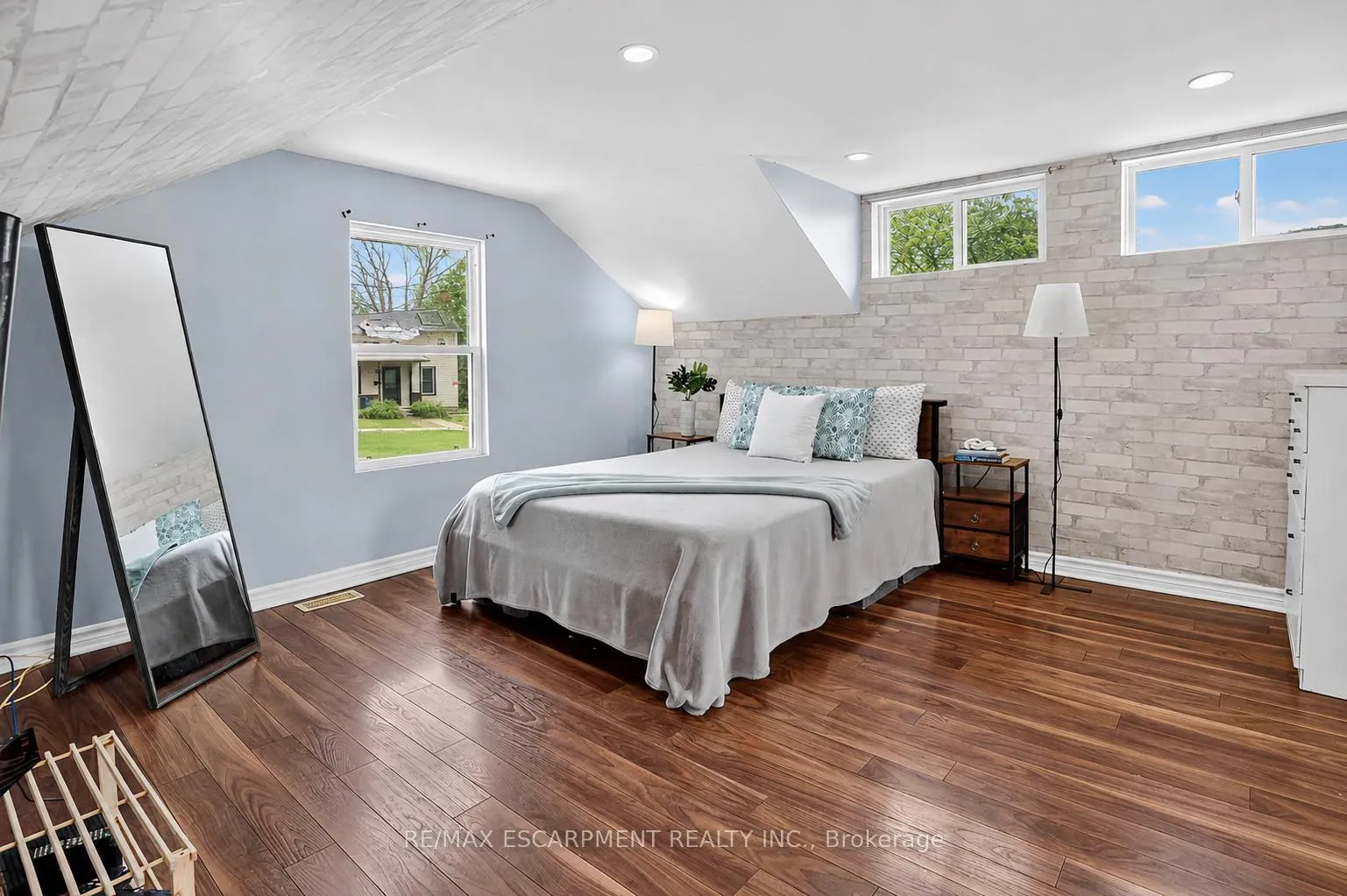 Photo 11 of 4956 Beam Street, Lincoln, Beamsville — HOMEH