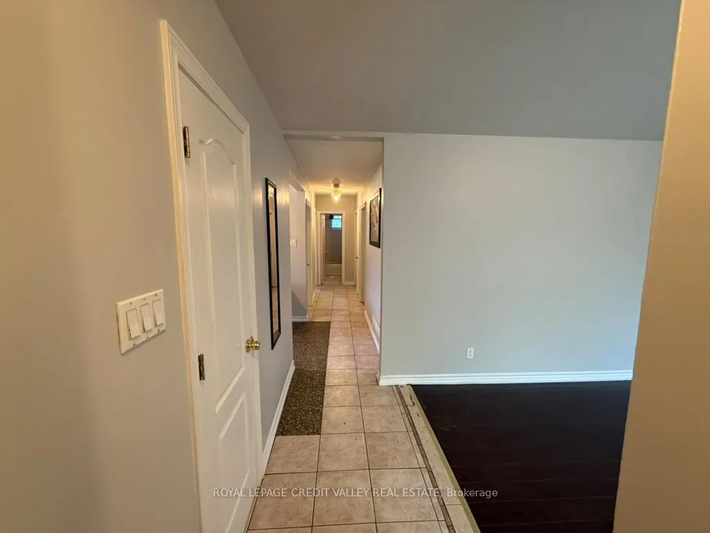 Photo 3 of 116 Taysham Crescent, Etobicoke, Thistletown-Beaumonde Heights — HOMEH